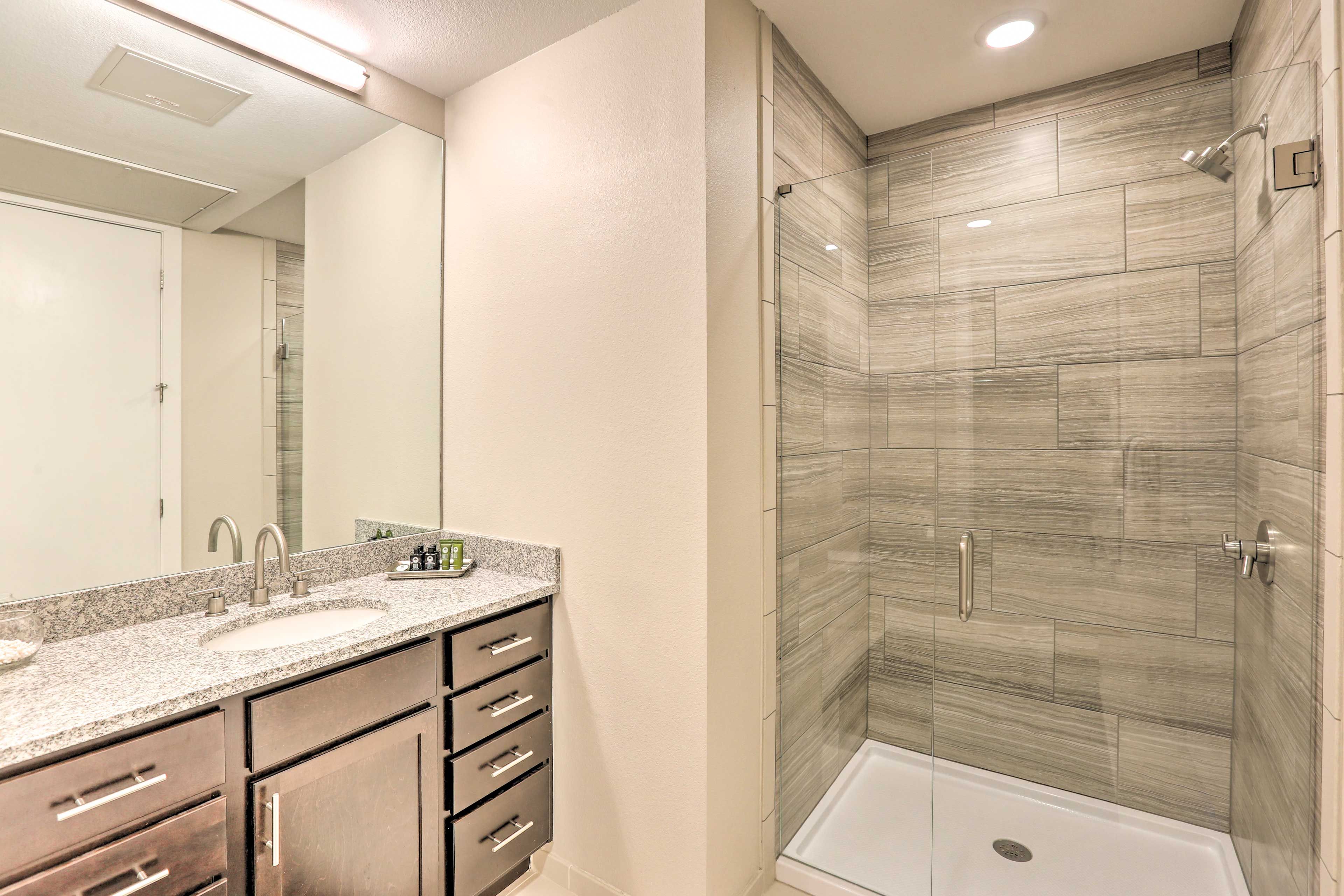 Full Bathroom | Towels Provided