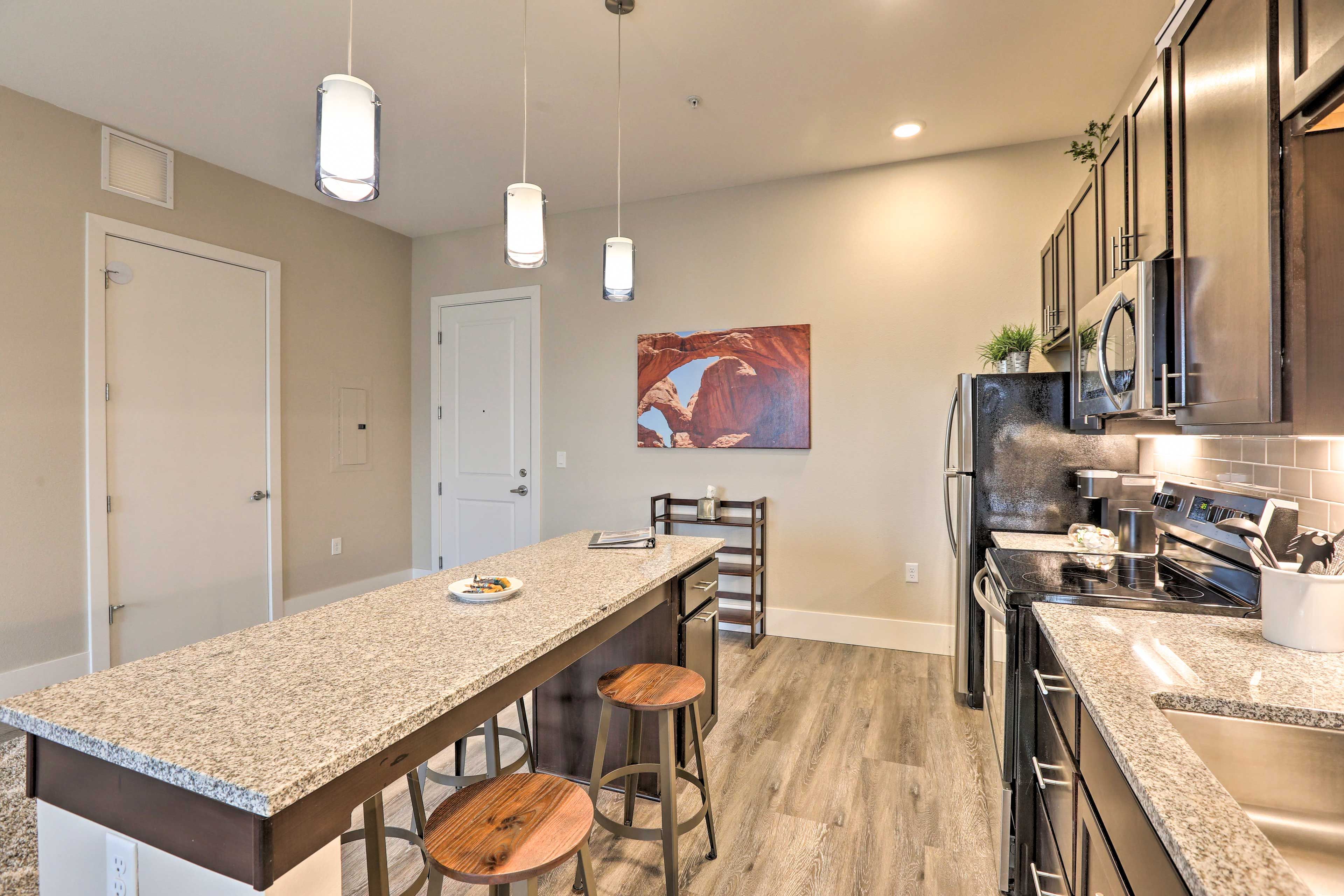 Dining Area | Dishware & Flatware Provided