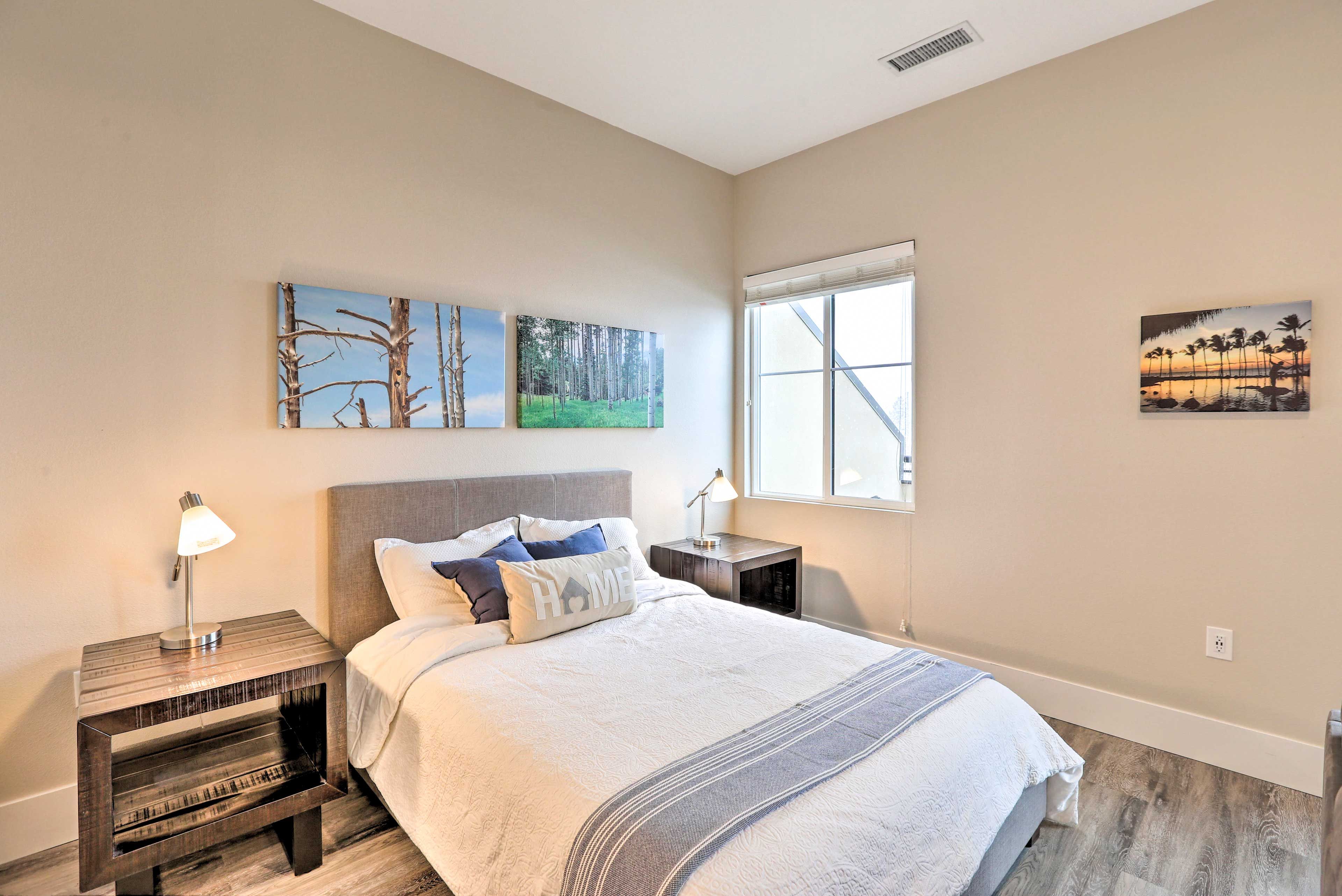 Studio | Queen Bed