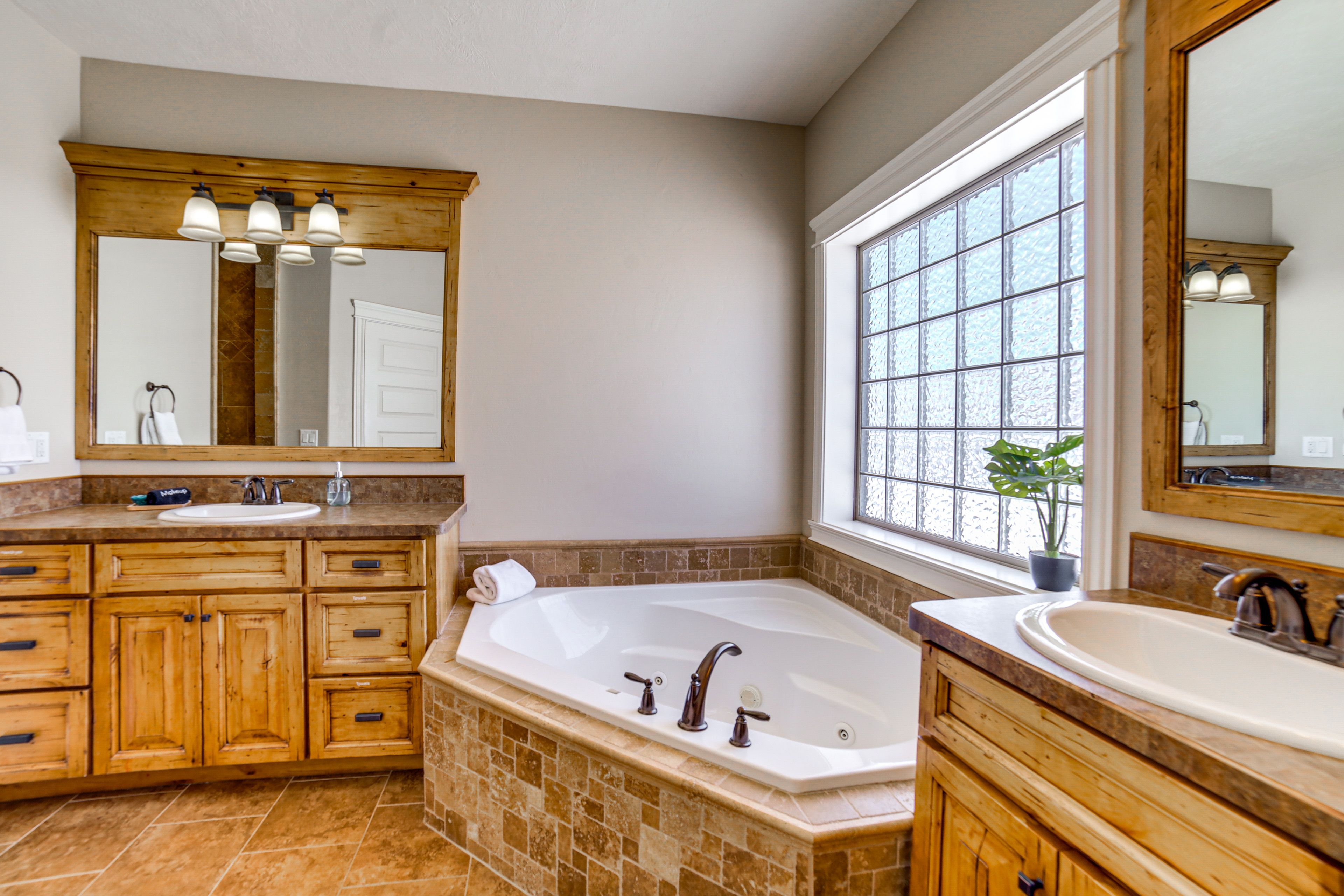 Bathroom | Complimentary Toiletries | 1st Floor | Soaking Tub (No Jets)