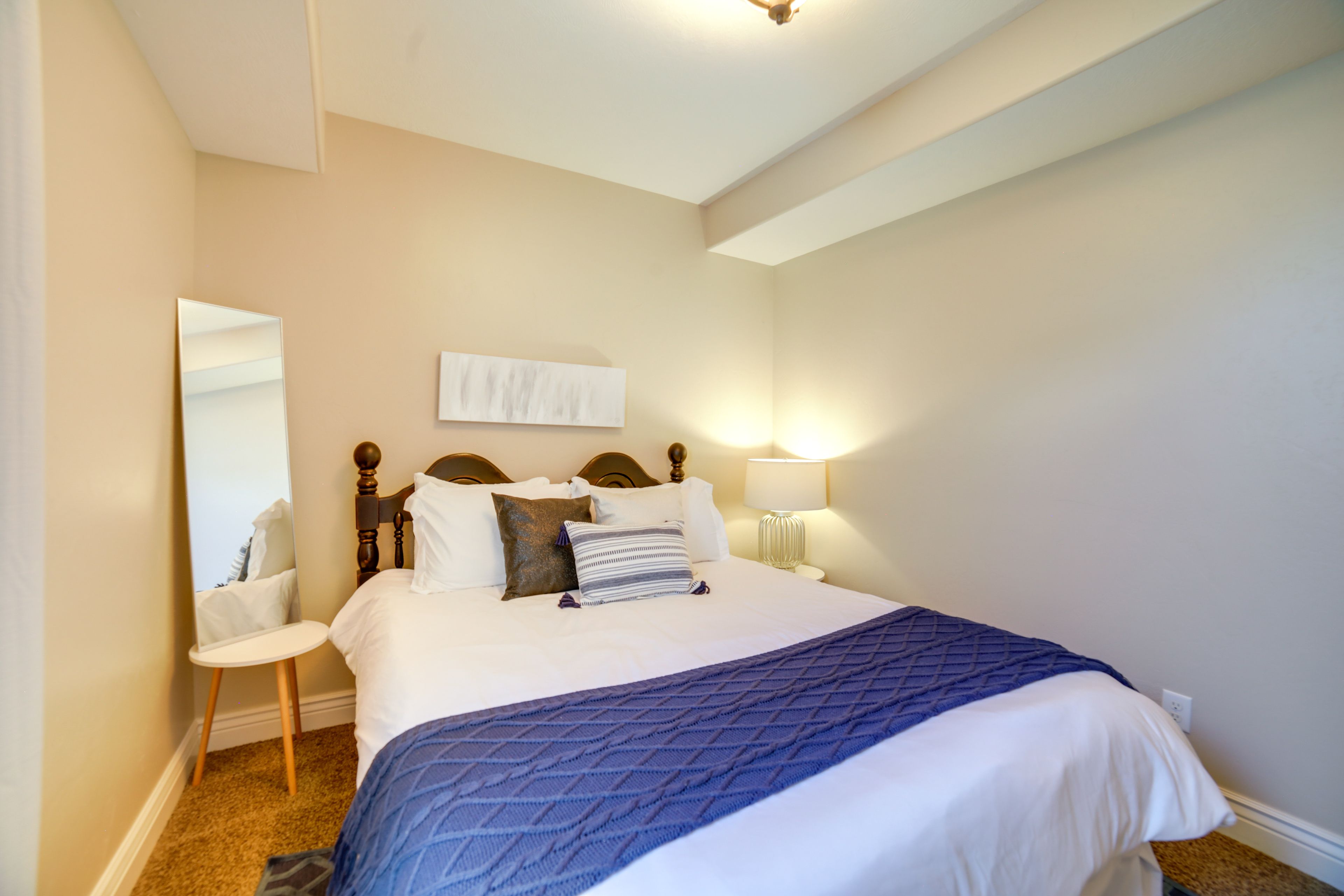 Bedroom 5 | Queen Bed | Basement Level