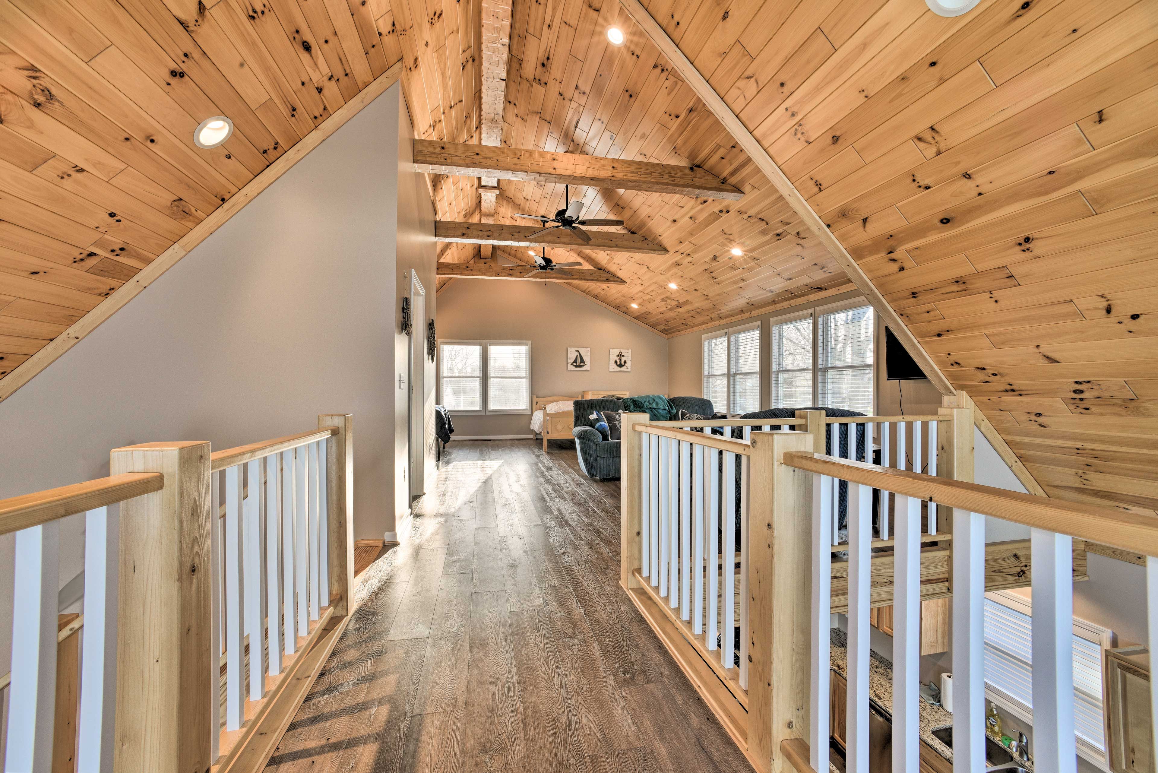 Loft | 2 Twin Beds | Queen Bed | 2nd Floor