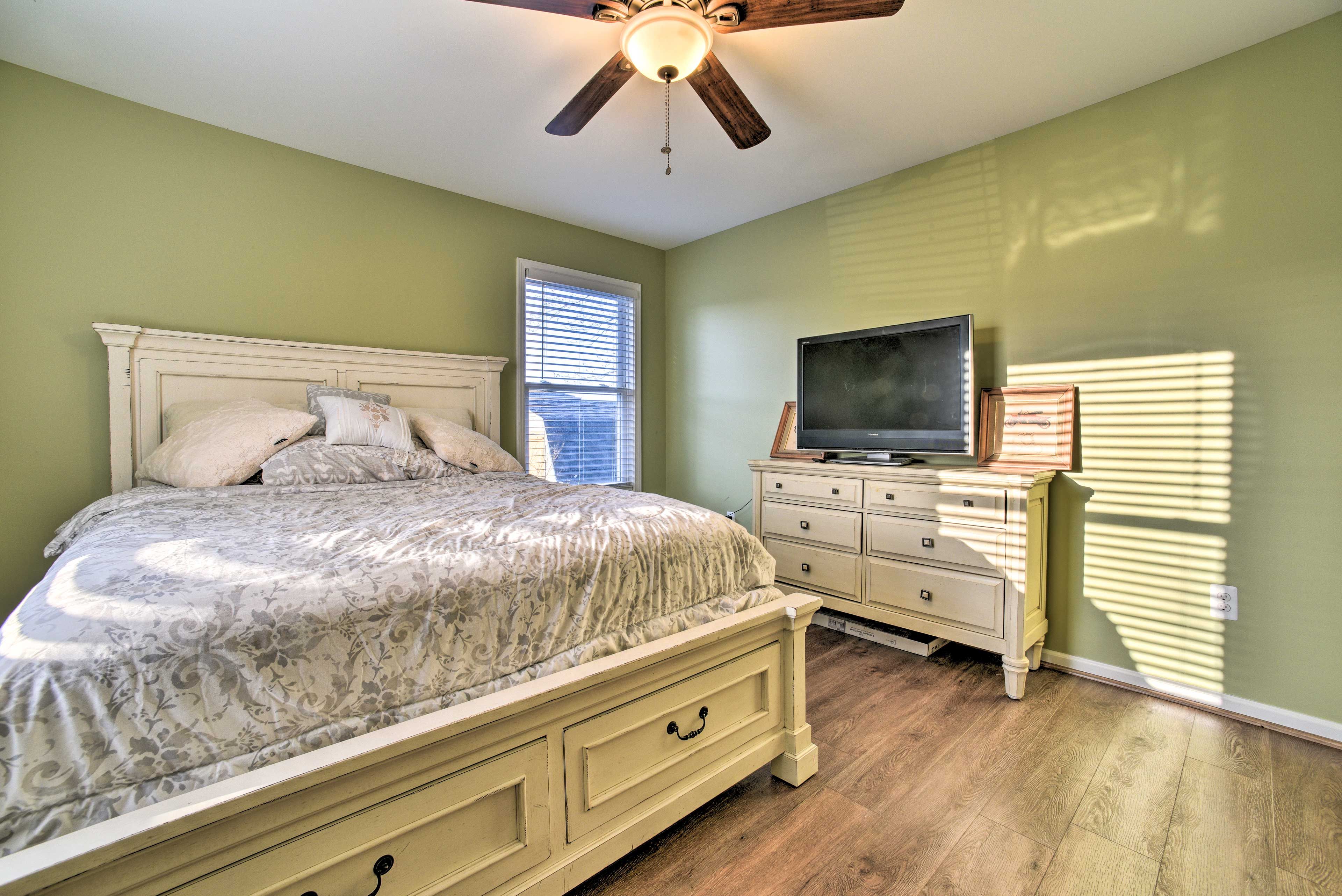 Bedroom 1 | Smart TV
