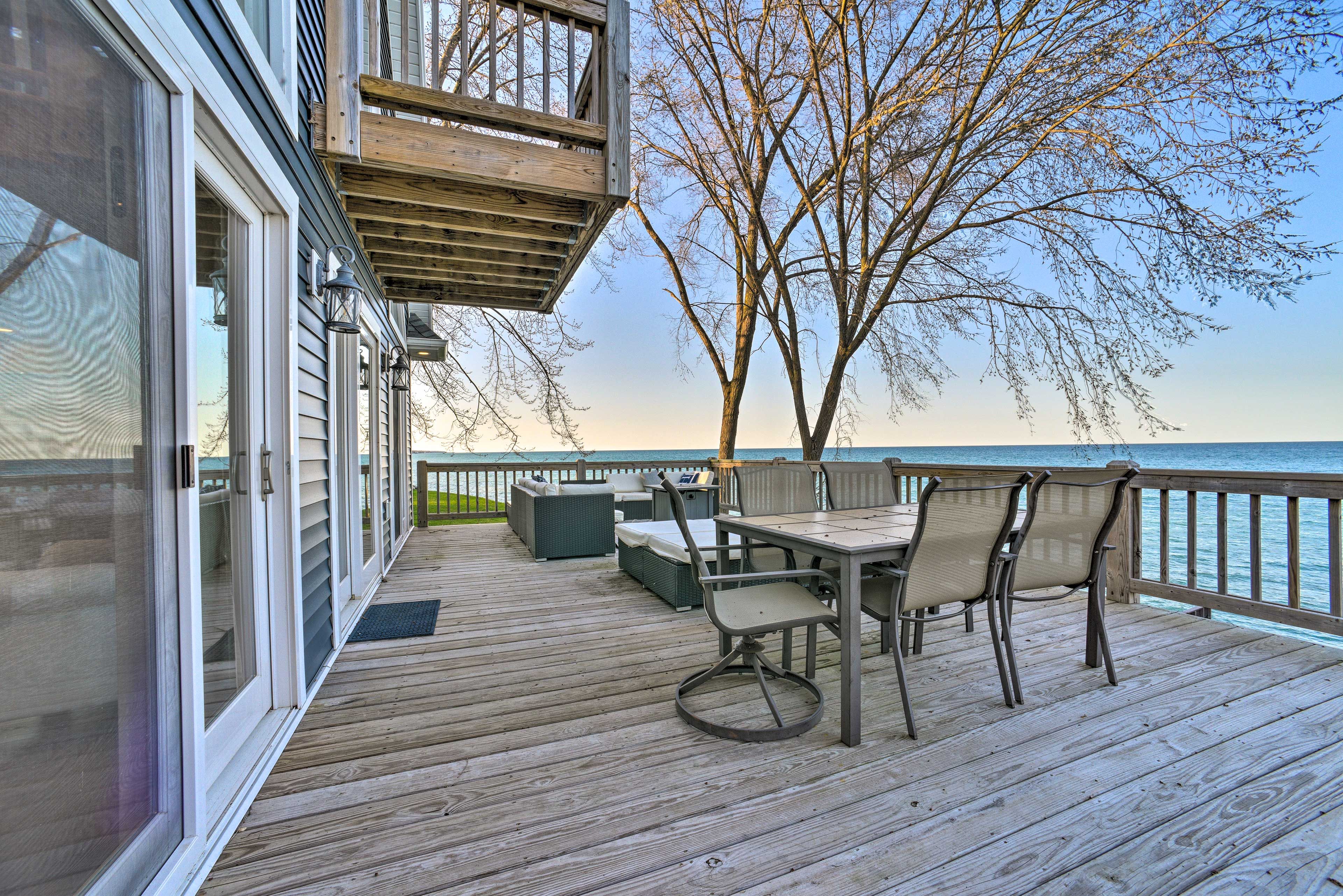 Cottage Exterior | Furnished Deck | Dining Area
