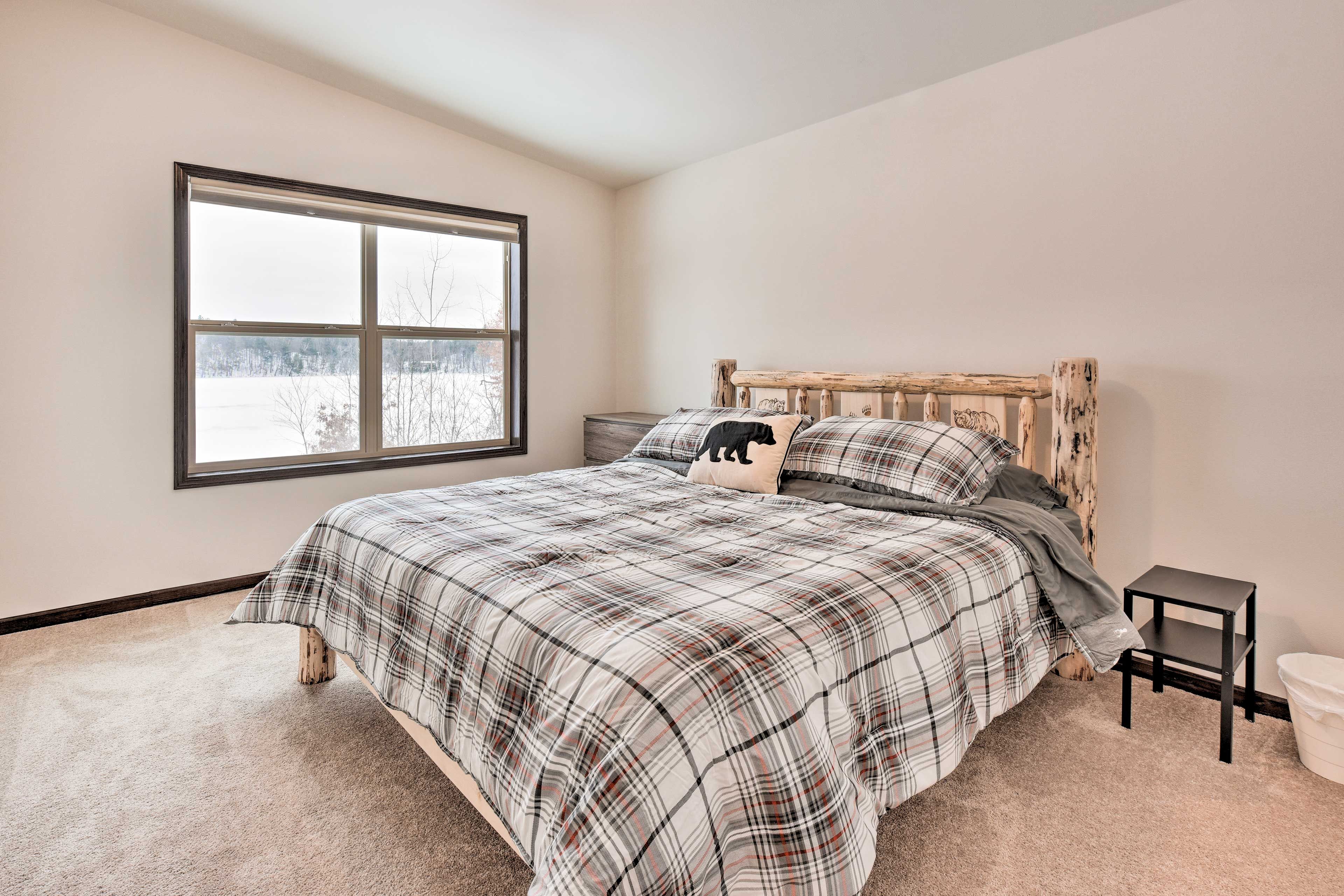 Bedroom 1 | King Bed | 1st Floor