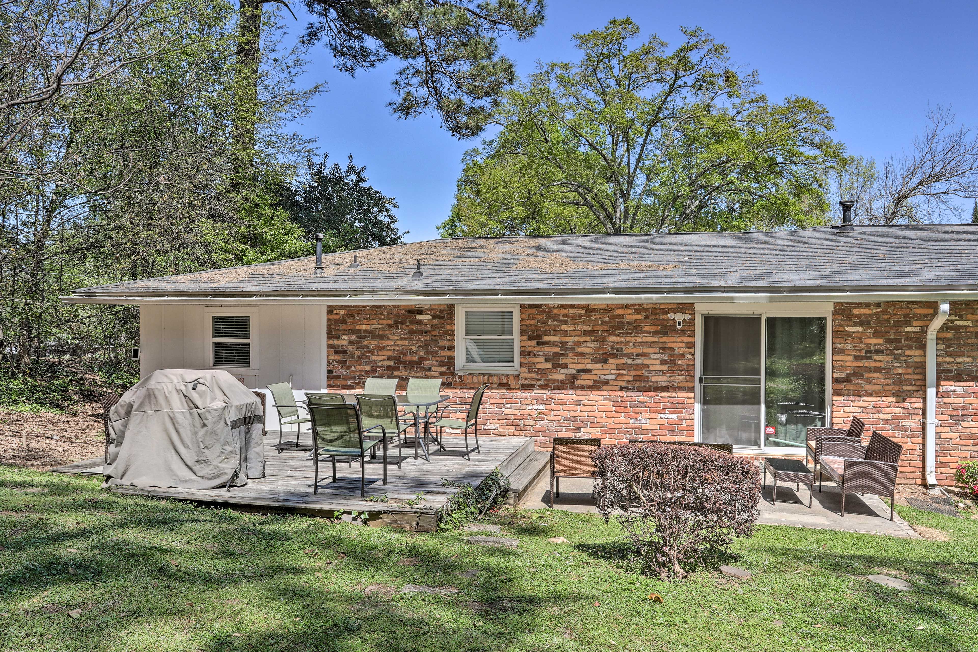 Patio | Gas Grill | Outdoor Dining Area