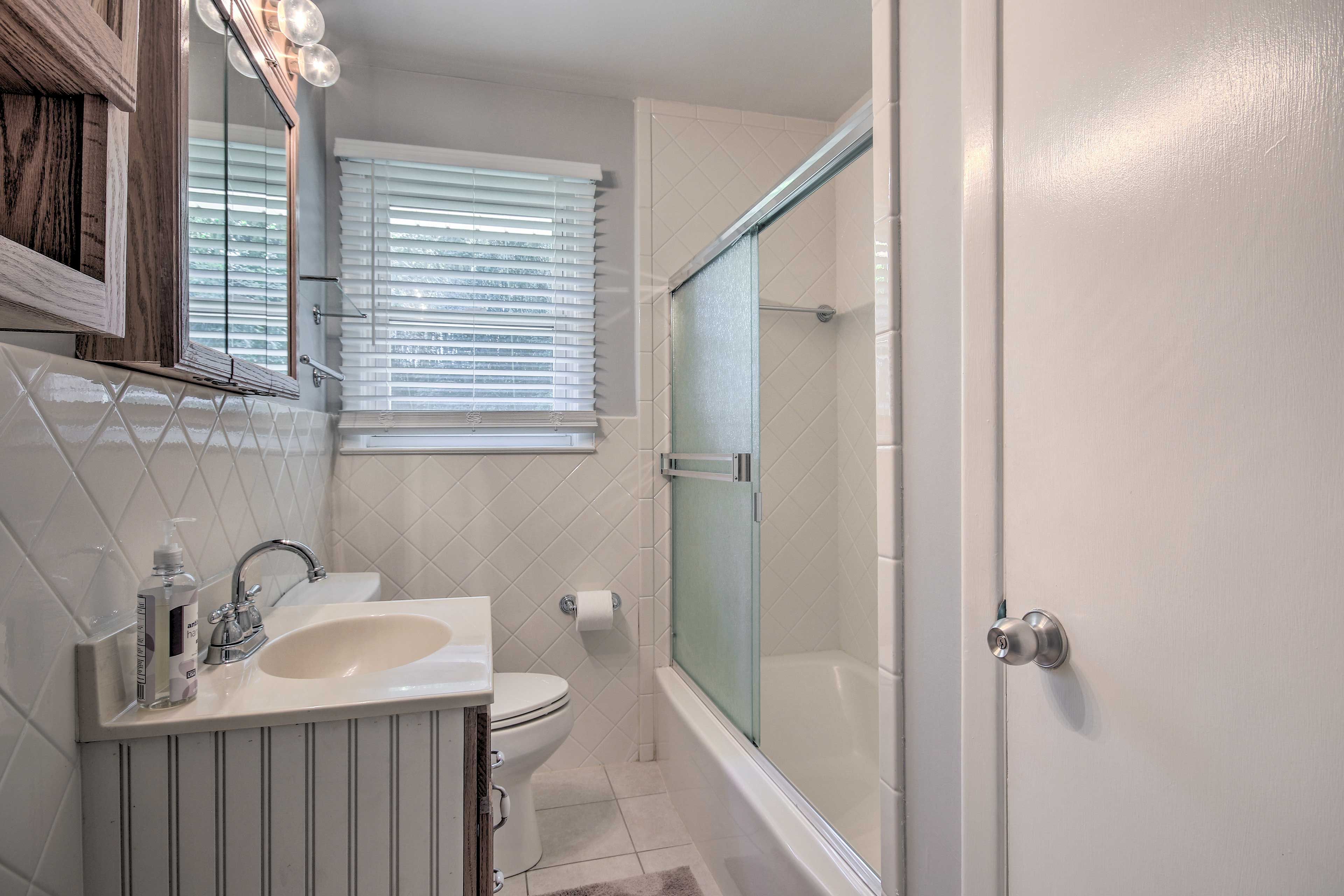 Full Bathroom