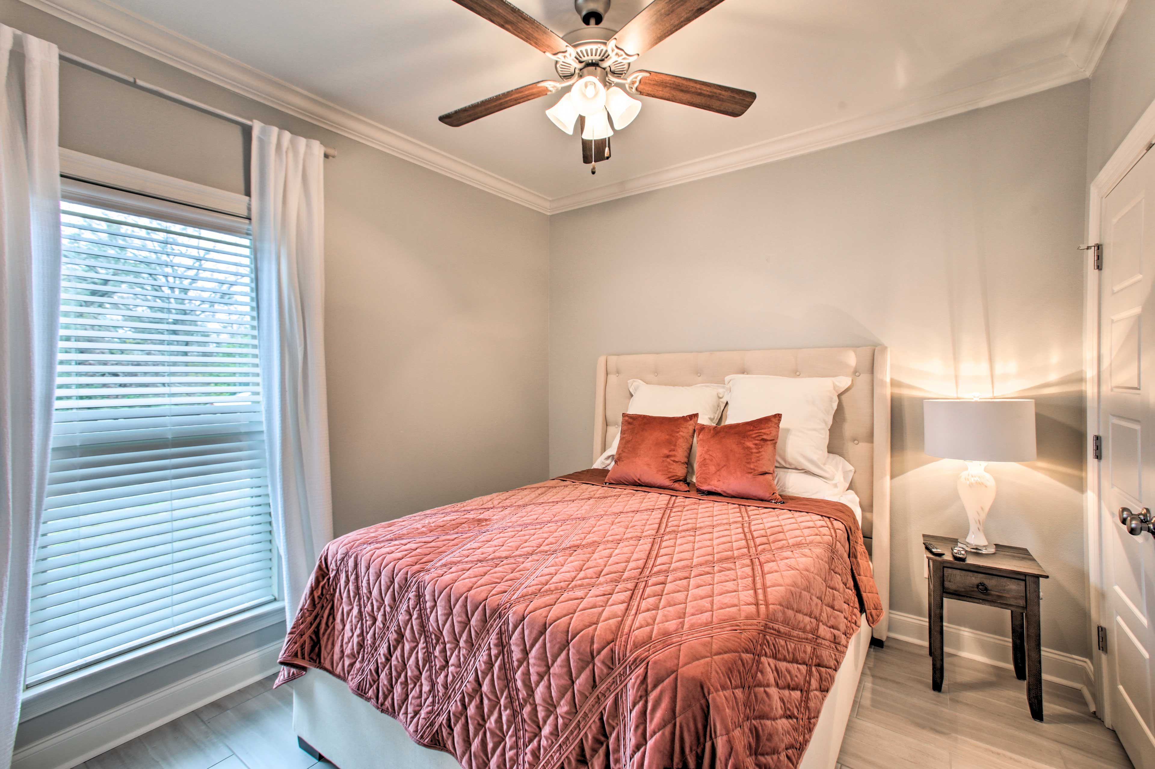 Bedroom 2 | Queen Bed