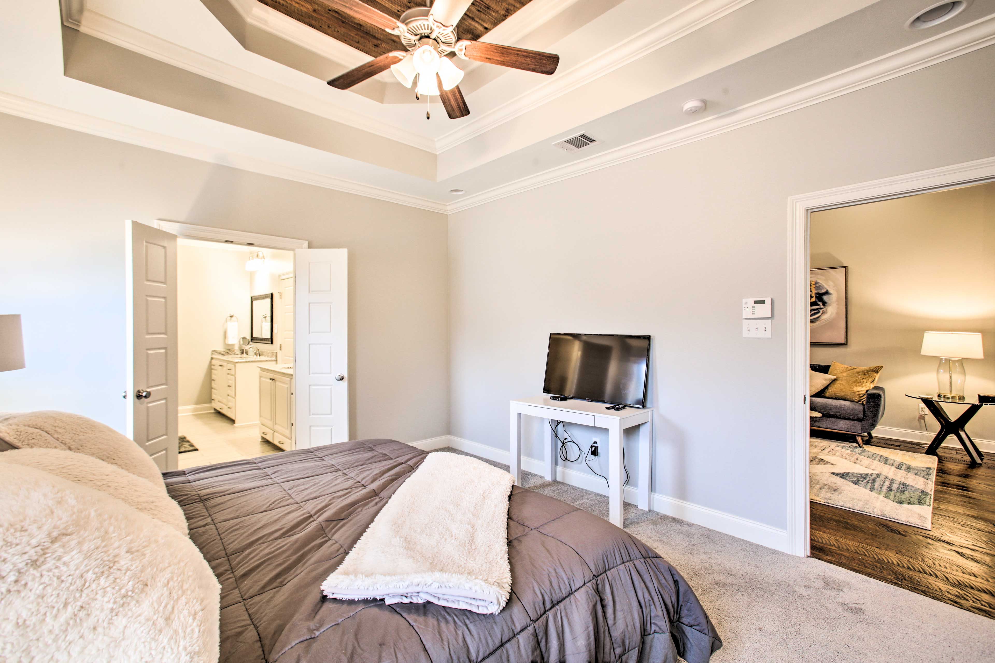Bedroom 1 | Smart TV w/ Cable | Linens Provided