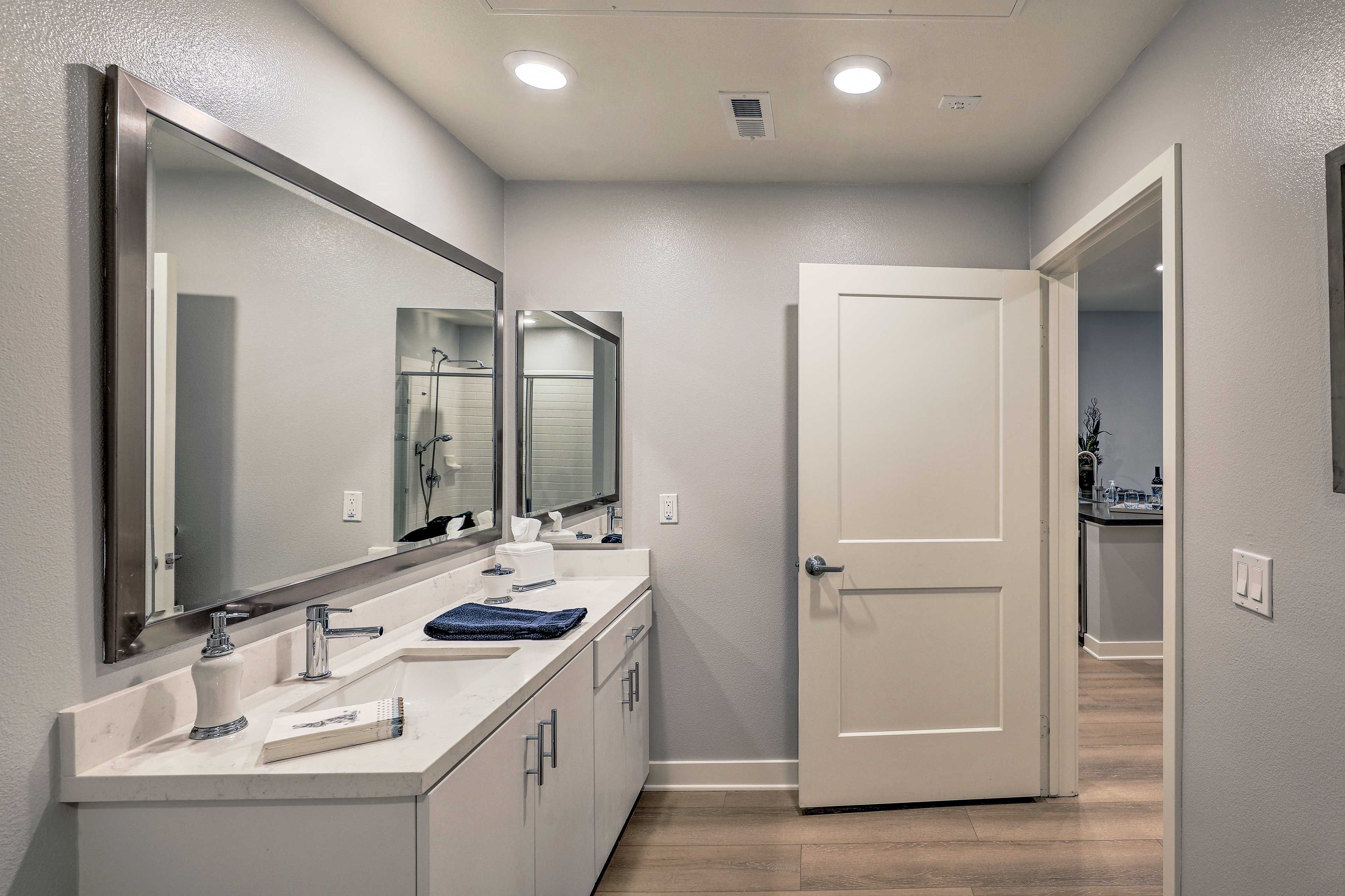 Full Bathroom | Towels Provided
