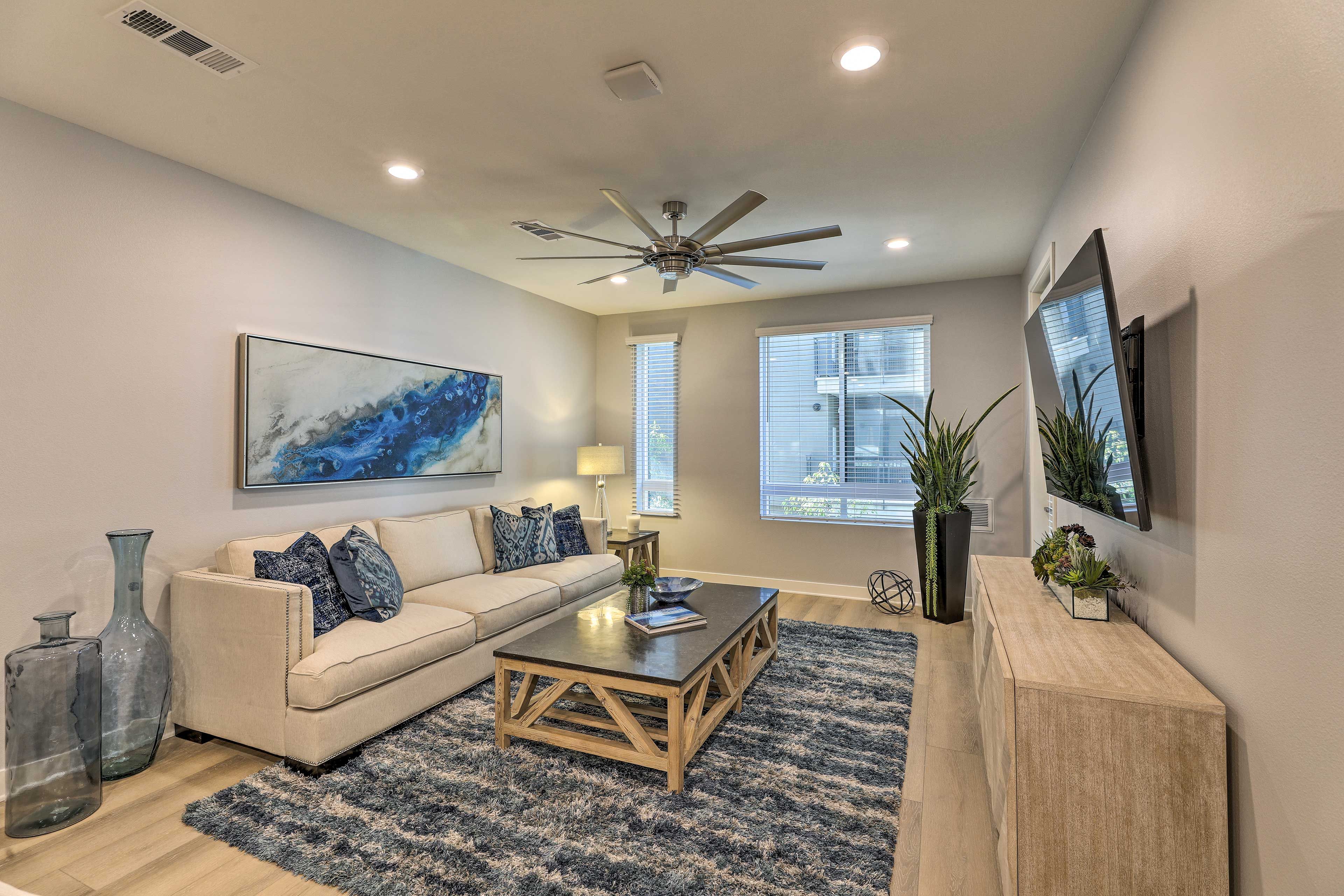 Living Room | Smart TV