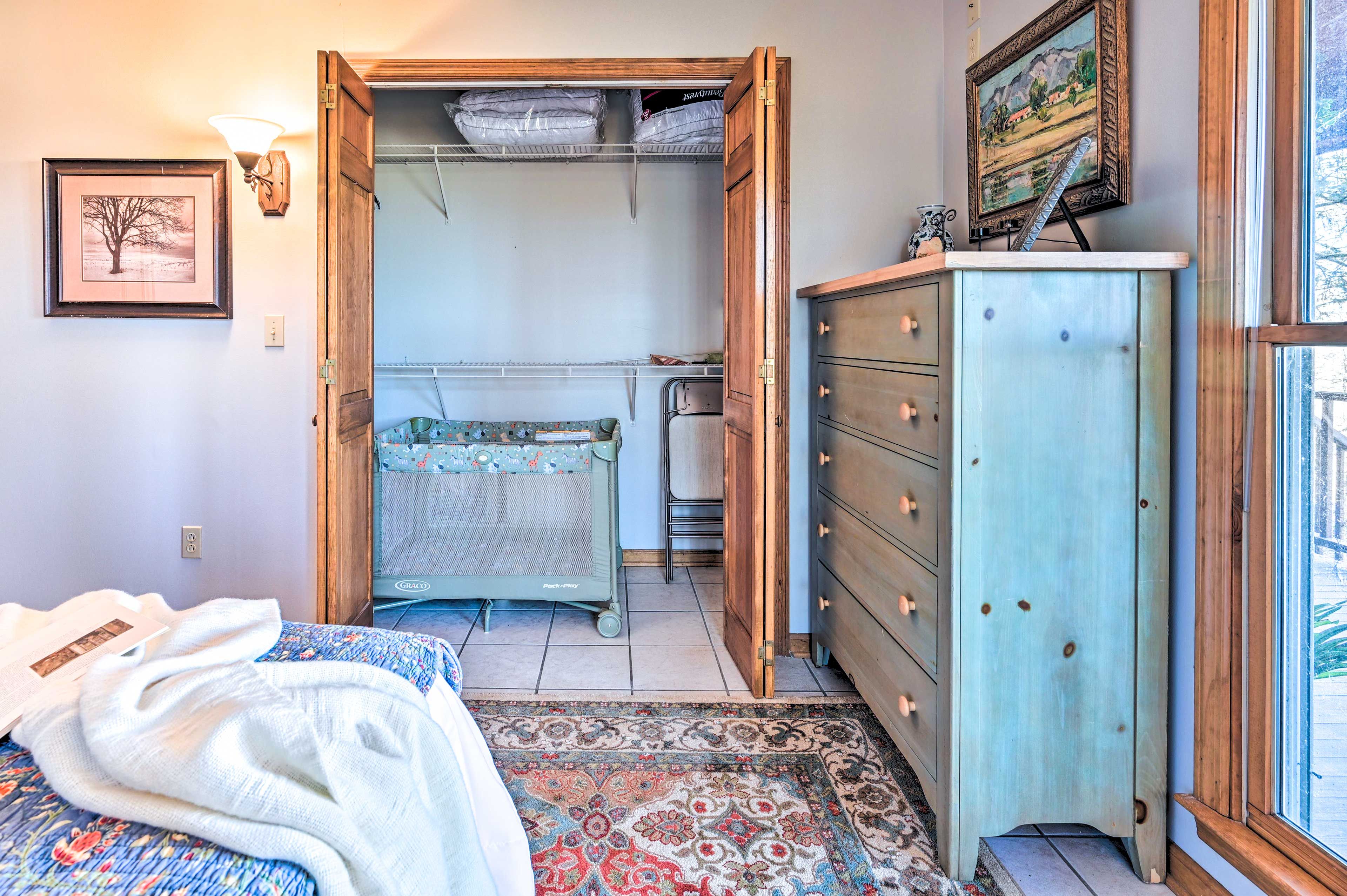Bedroom | Additional Sleeping | Pack 'n Play