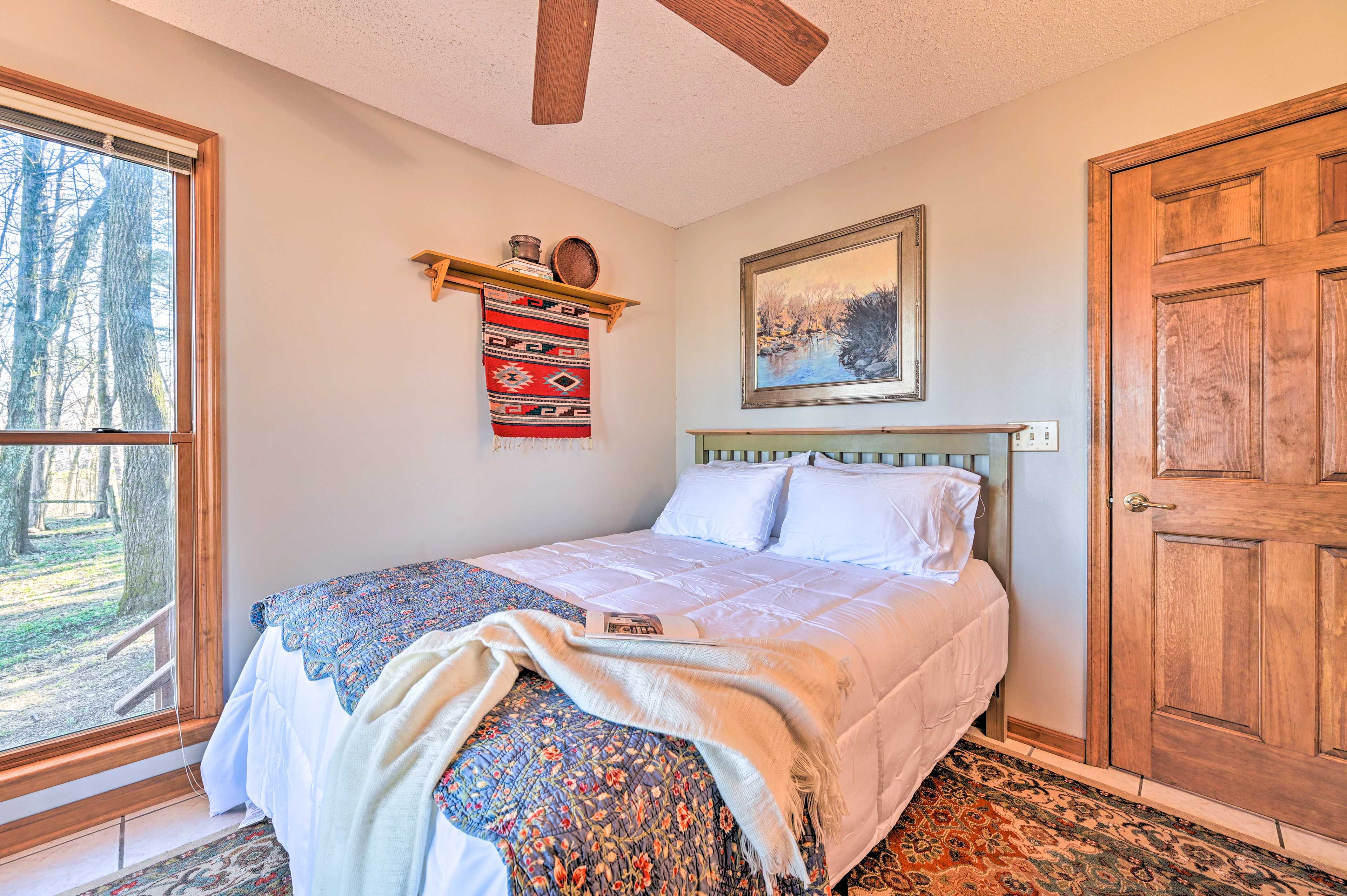 Bedroom | Queen Bed