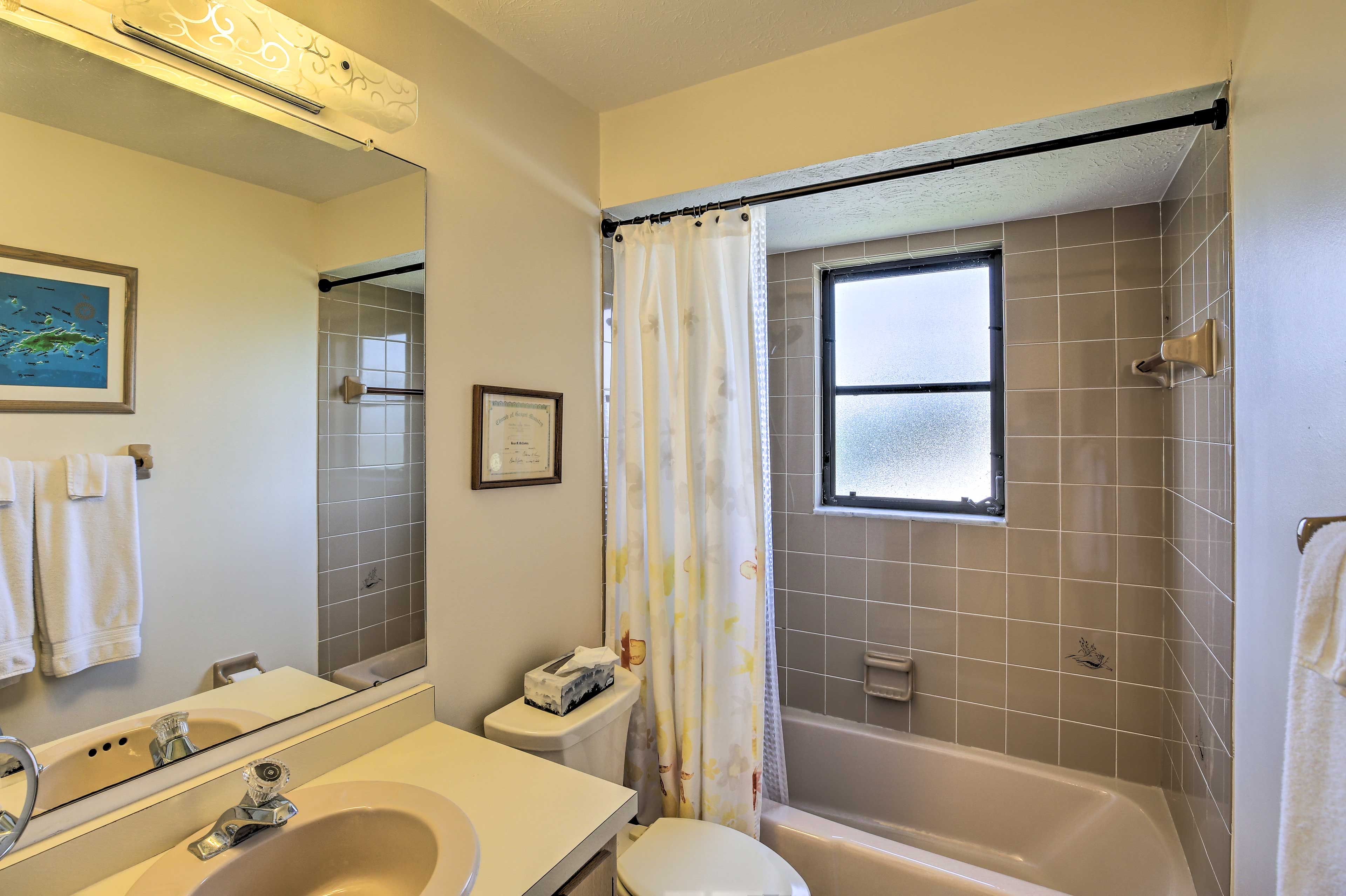 Full Bathroom | Towels Provided | Hair Dryer