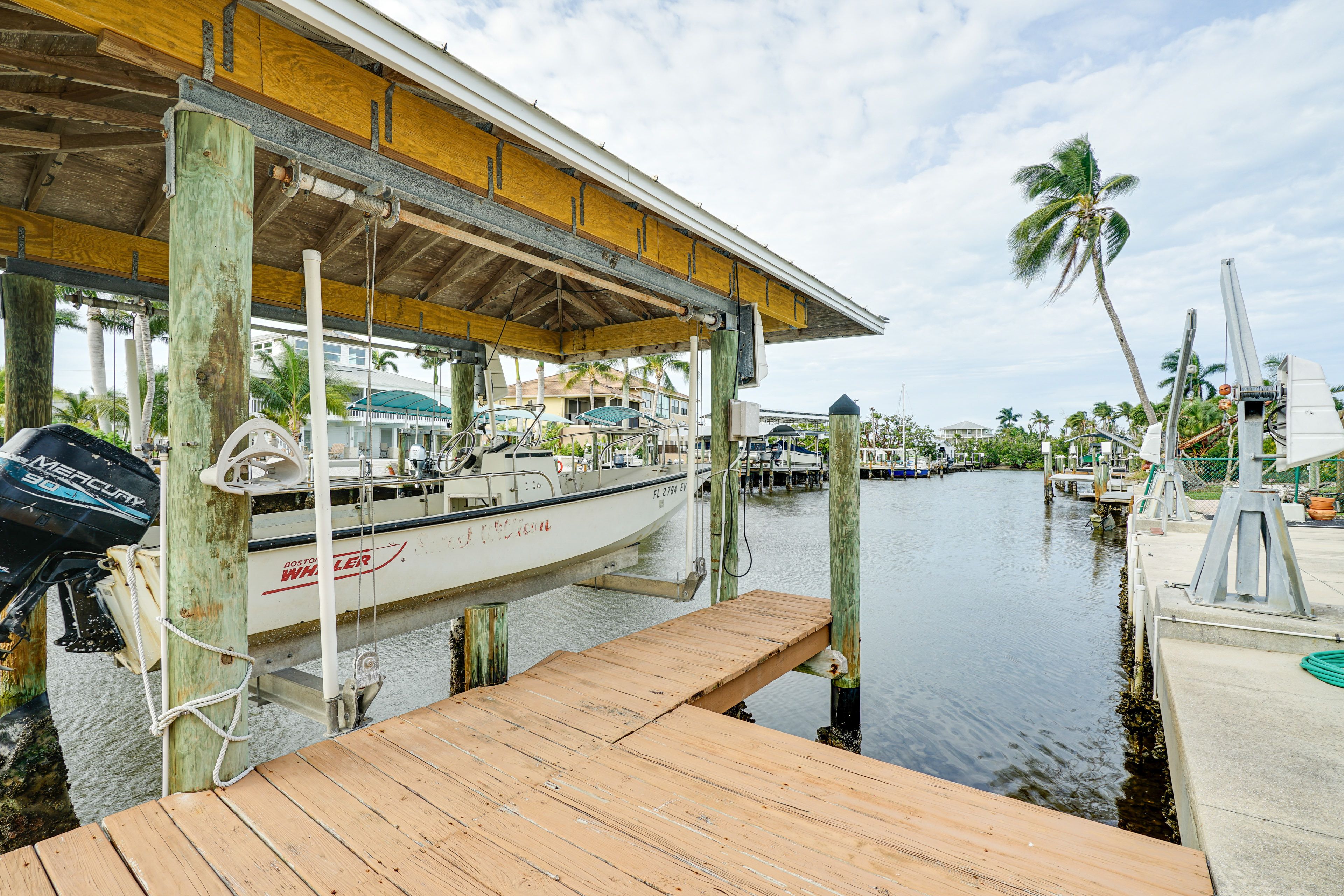 Private Yard | Boat Dock (Boats Up to 26')
