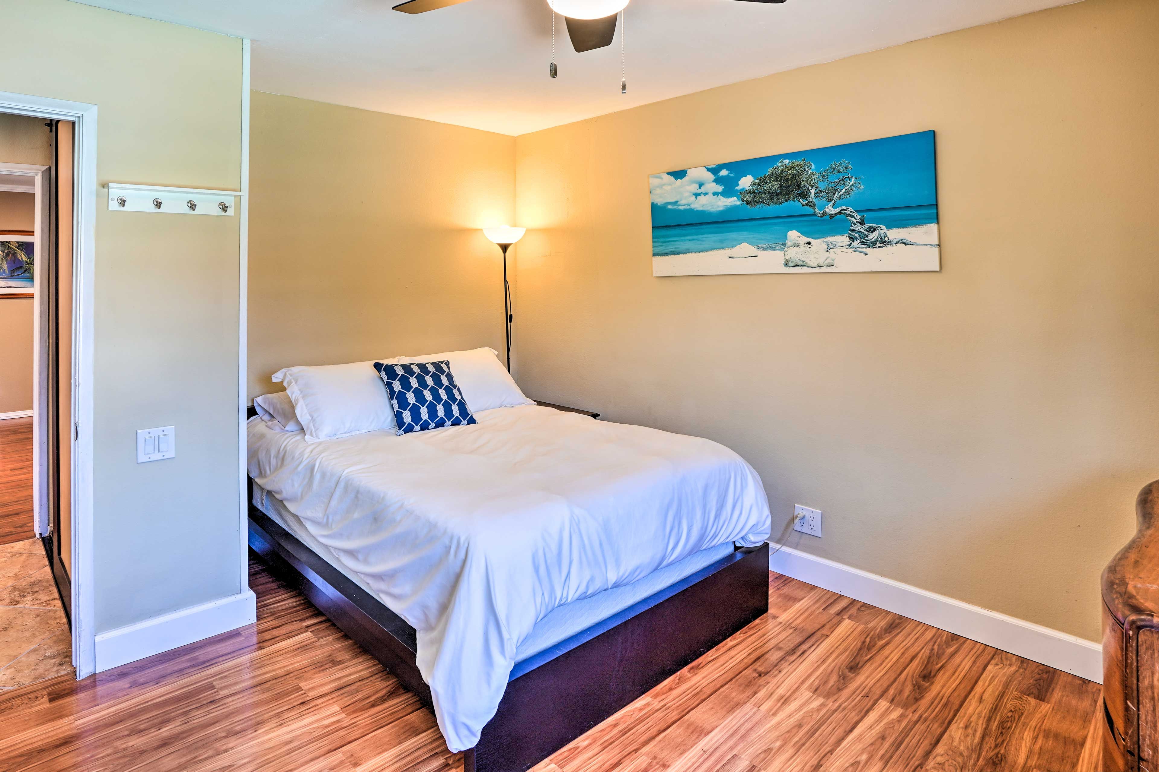 Bedroom 1 | Queen Bed