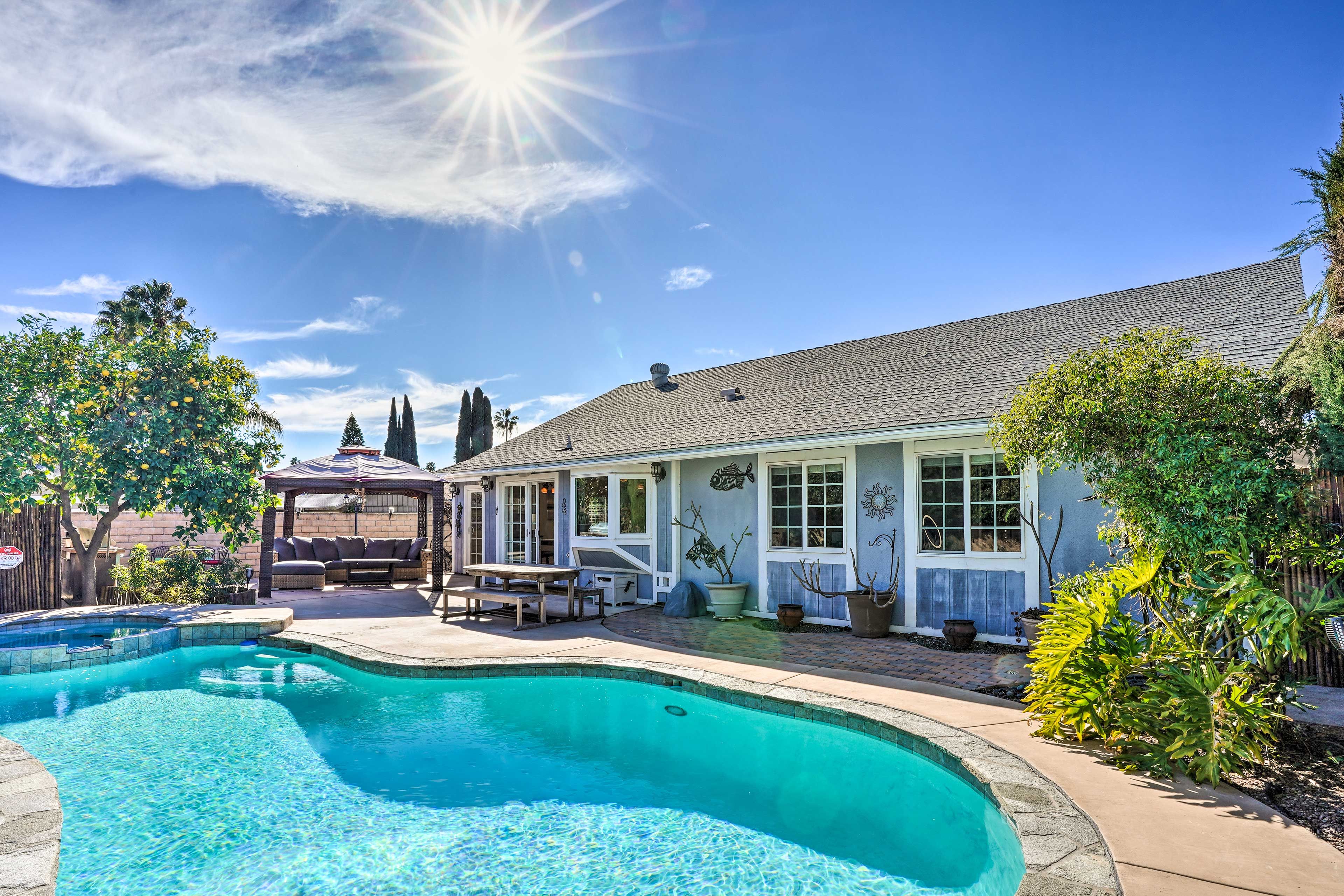 Private Pool |  Unheated Pool & Spa (Depth 3.5' - 5')