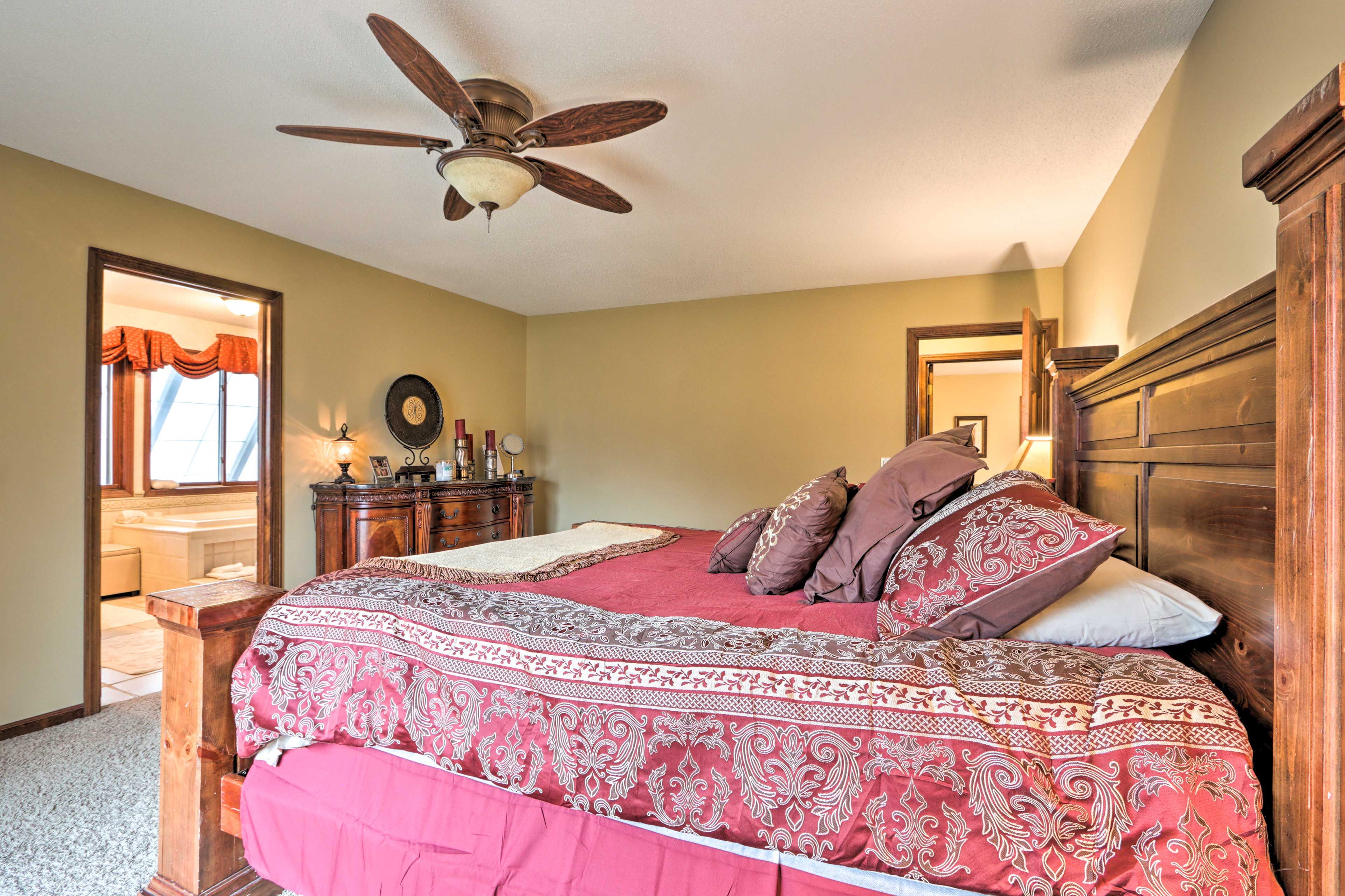 Bedroom 1 | Deck Access | En-Suite Bathroom