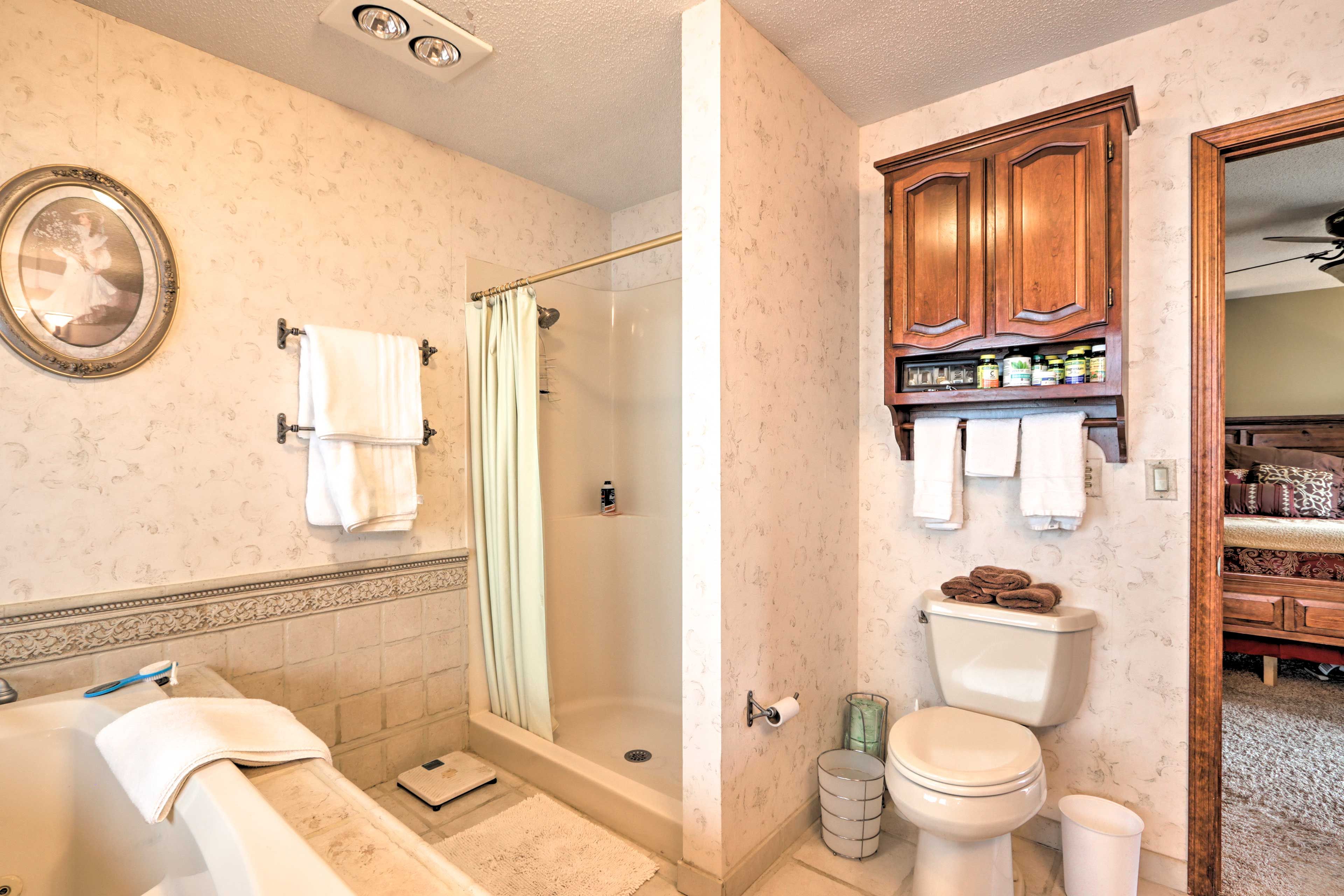 En-Suite Bathroom | Towels Provided | Complimentary Toiletries | Hair Dryer