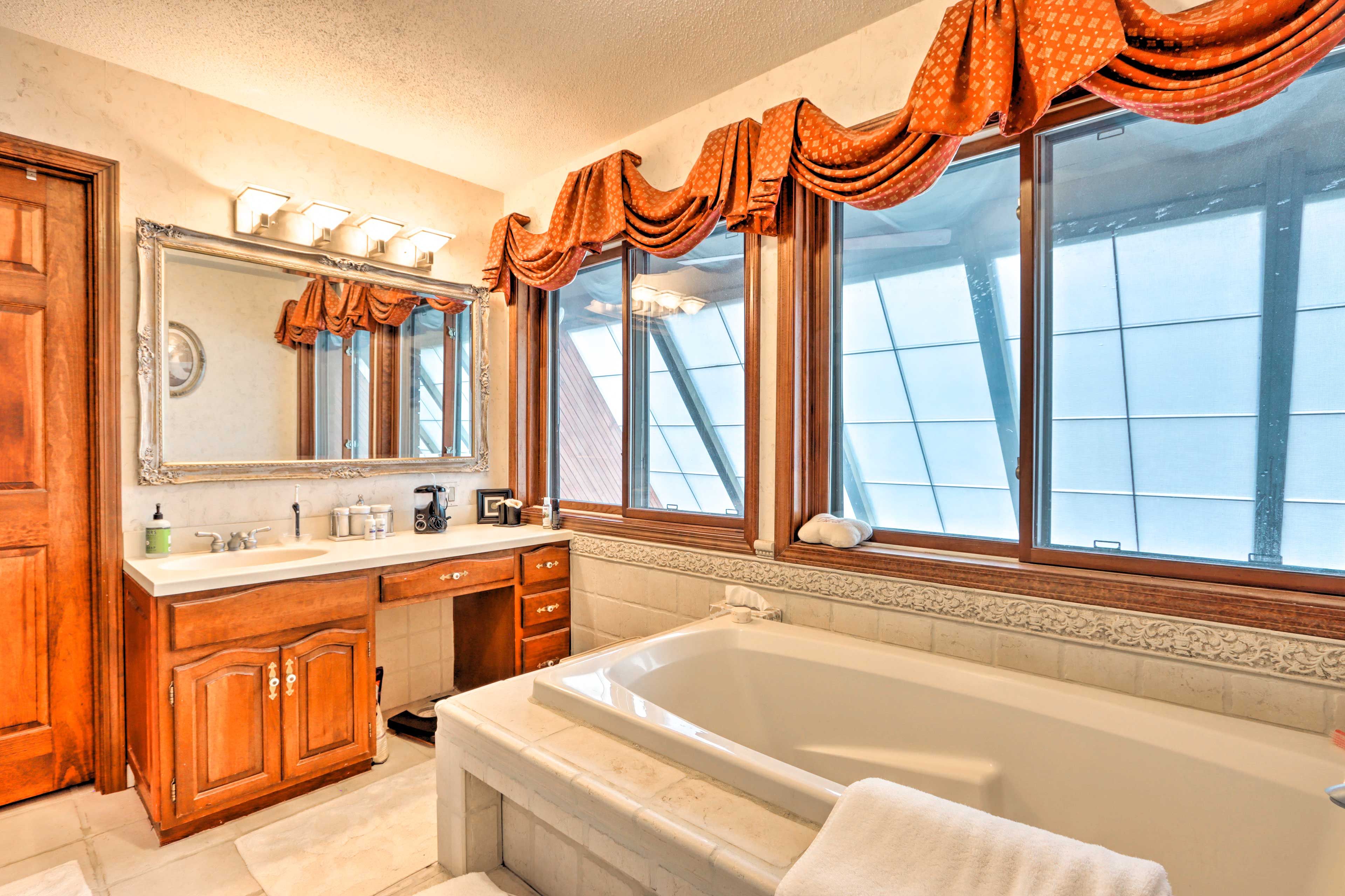 En-Suite Bathroom | Soaking Tub