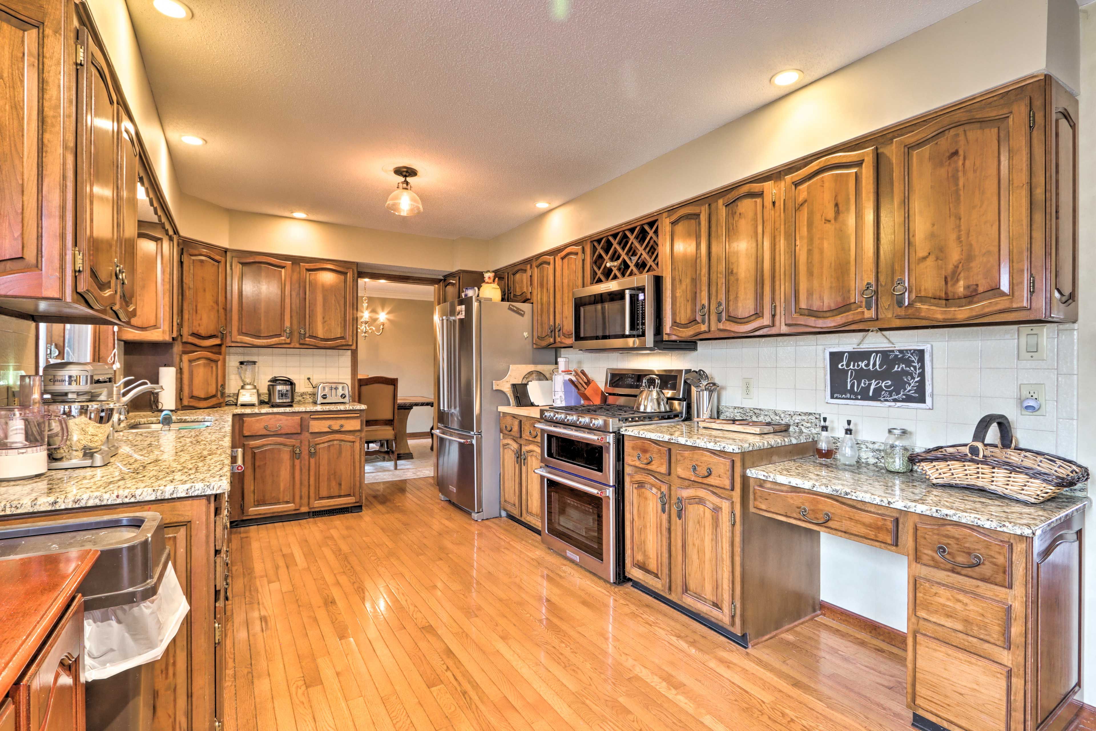 Kitchen | Paper Towels/Trash Bags Provided
