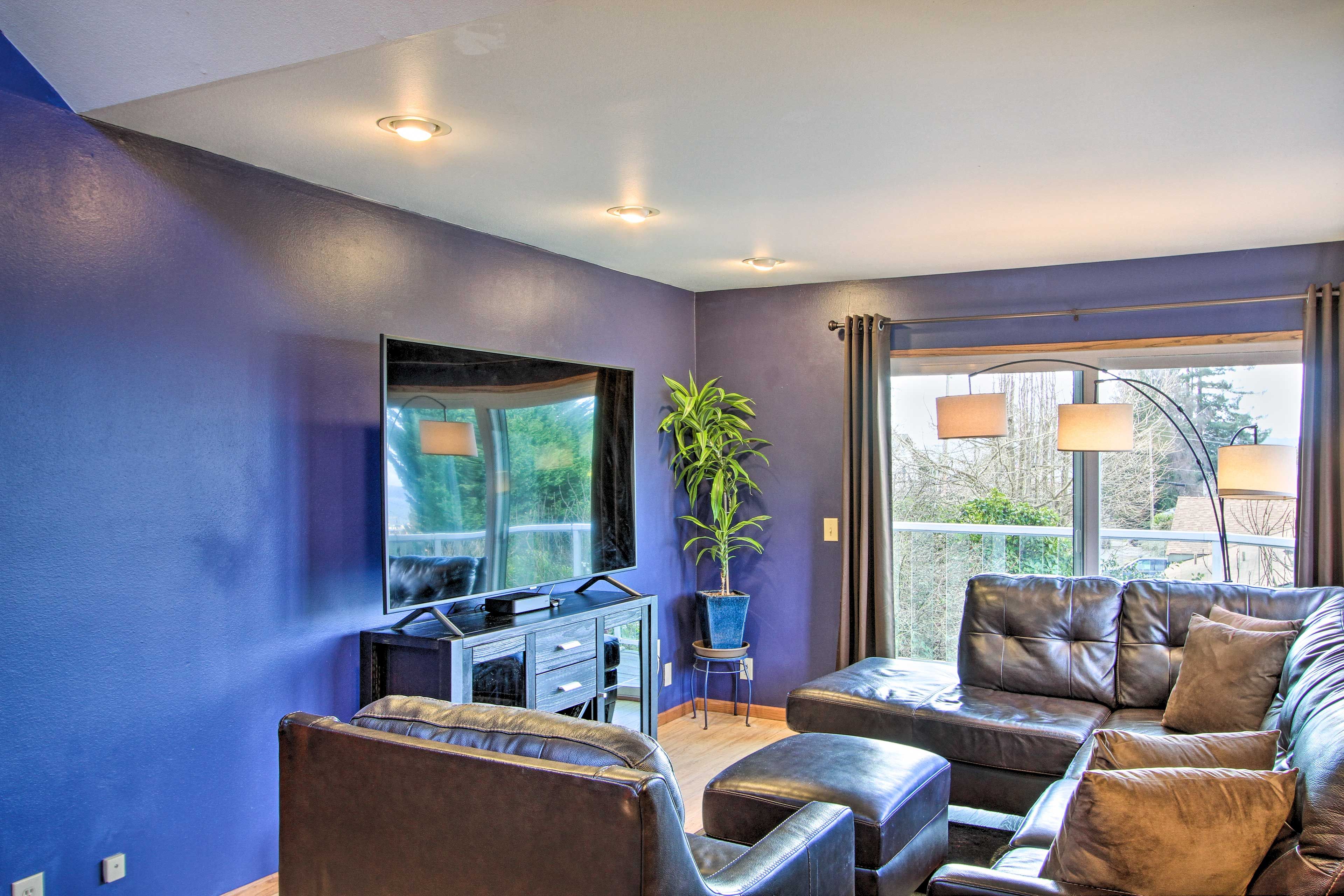 Den | Balcony Access
