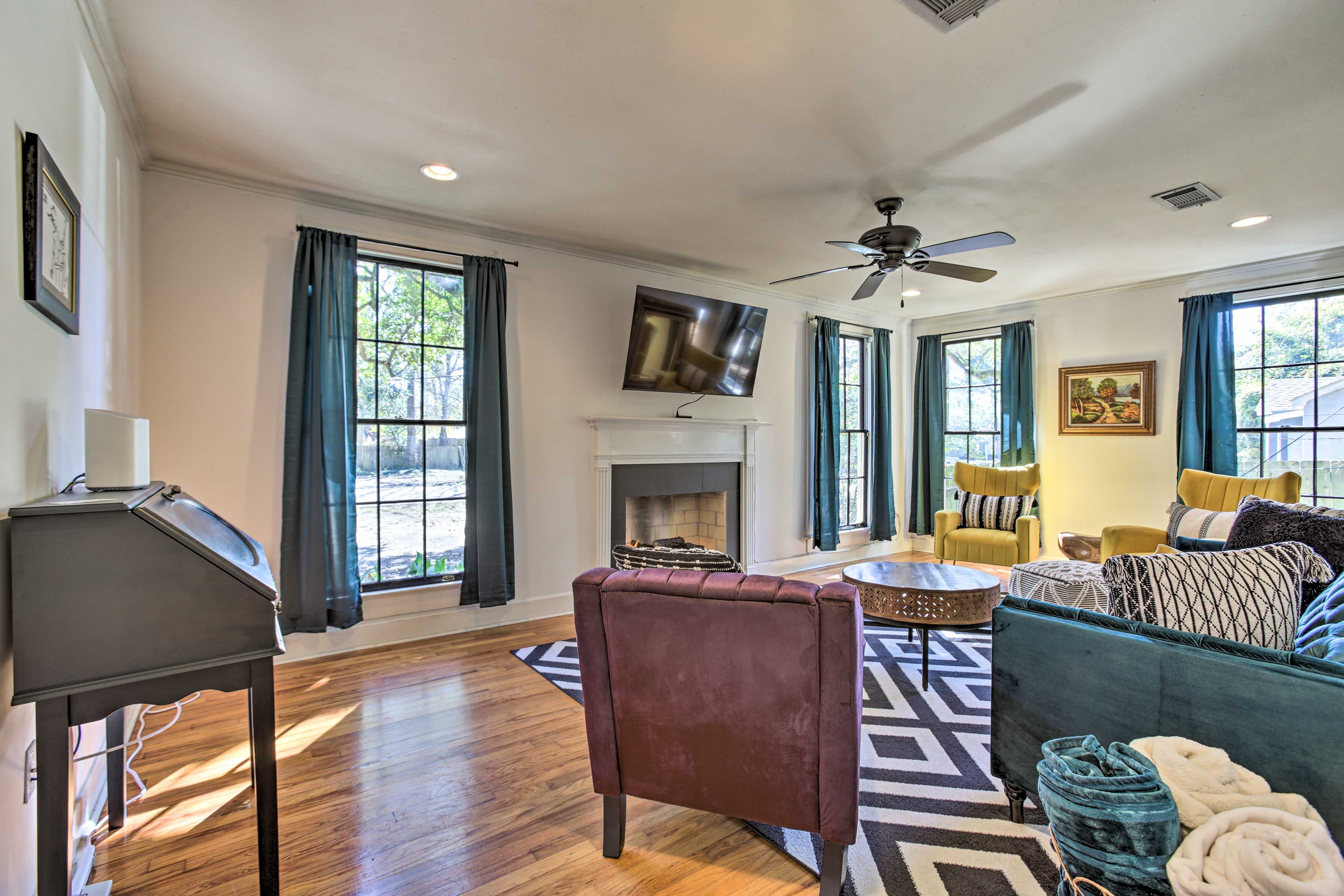 Living Room | Central A/C & Heating