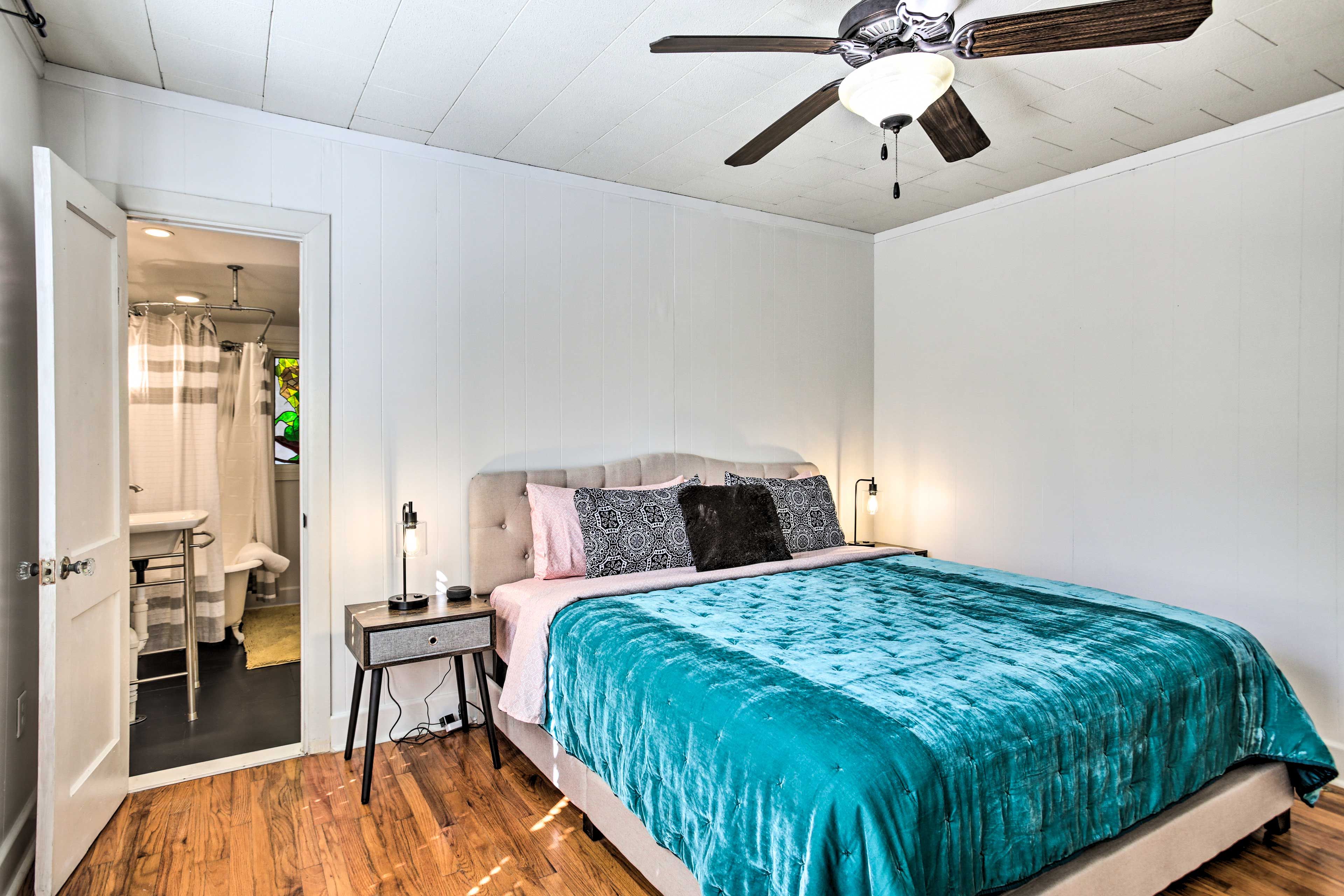 Bedroom 1 | King Bed