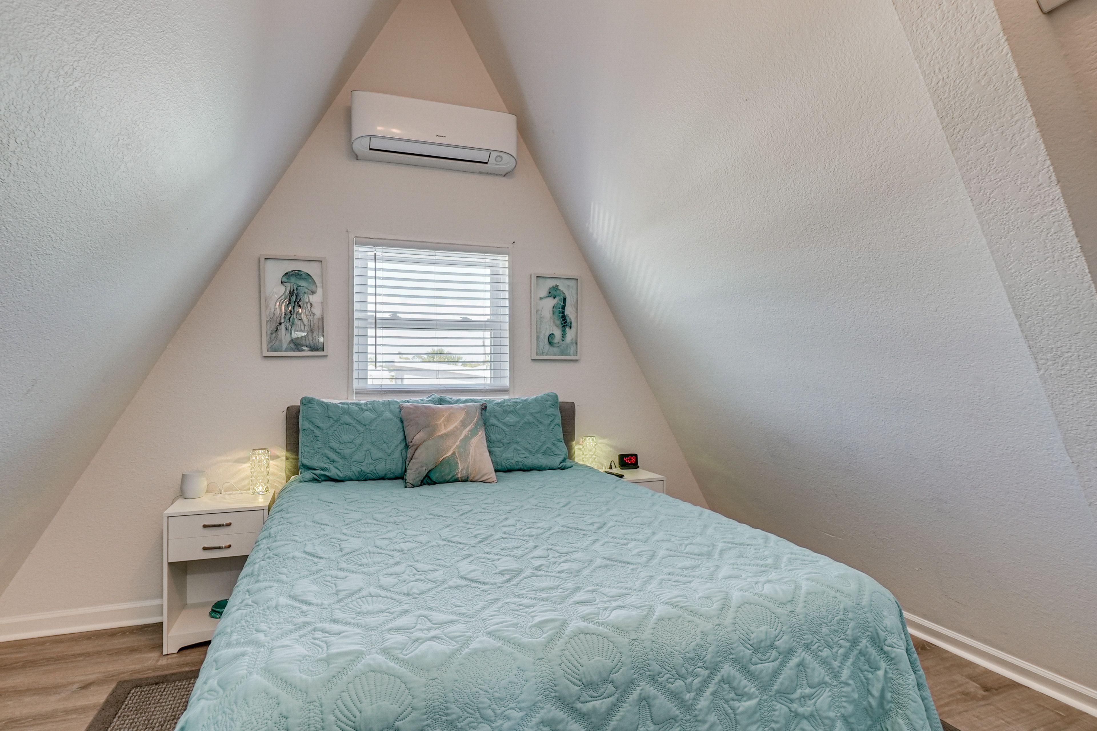 Bedroom 2 | Upper Level | Queen Bed | En-Suite Bathroom