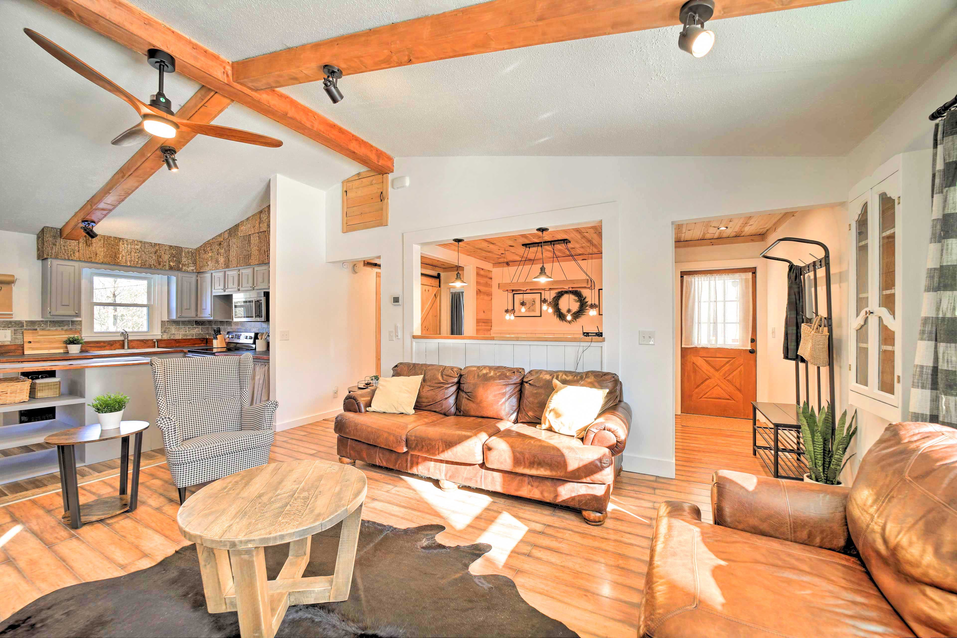 Living Room | Central A/C & Heating | Electric Heating