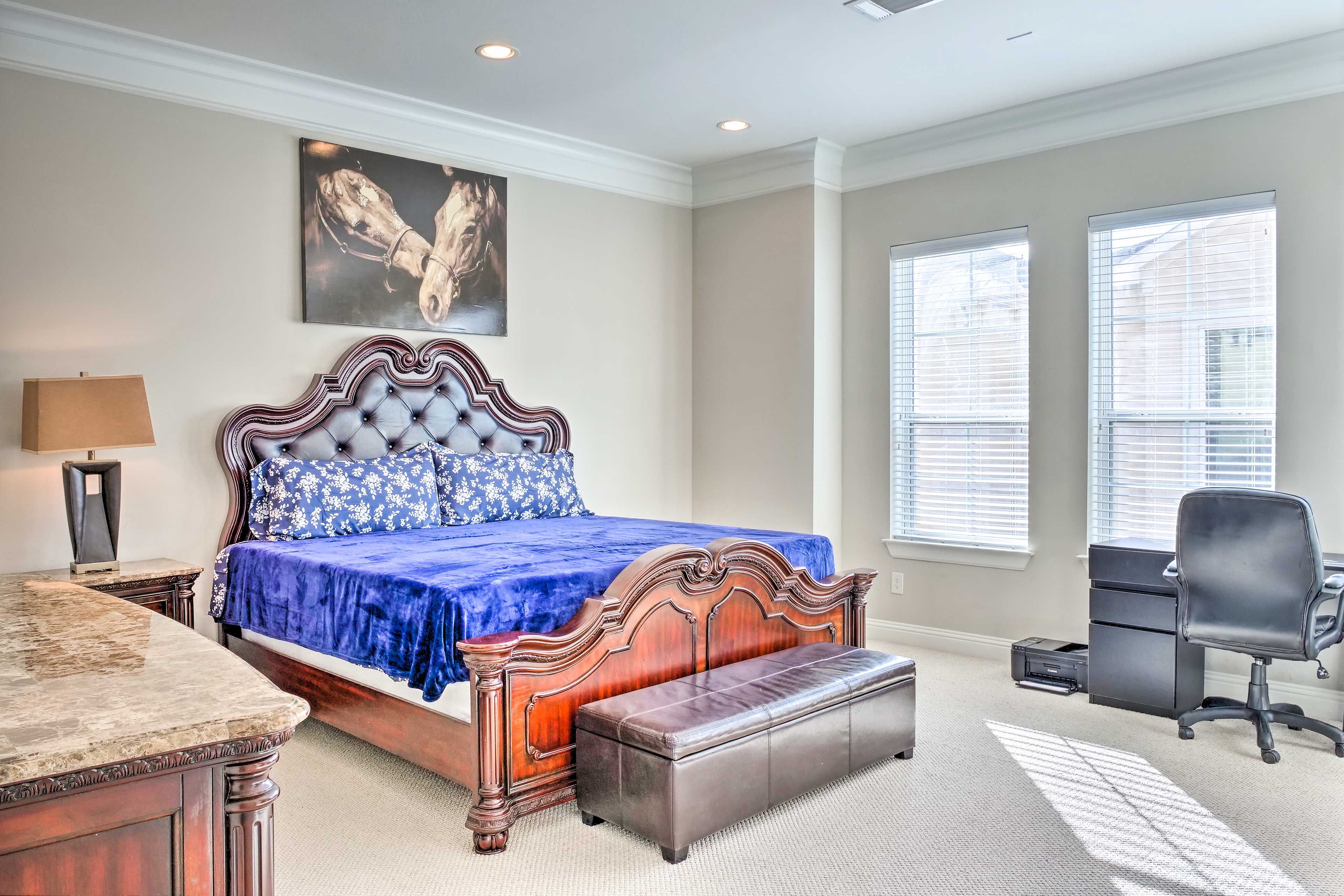 Bedroom 1 | King Bed