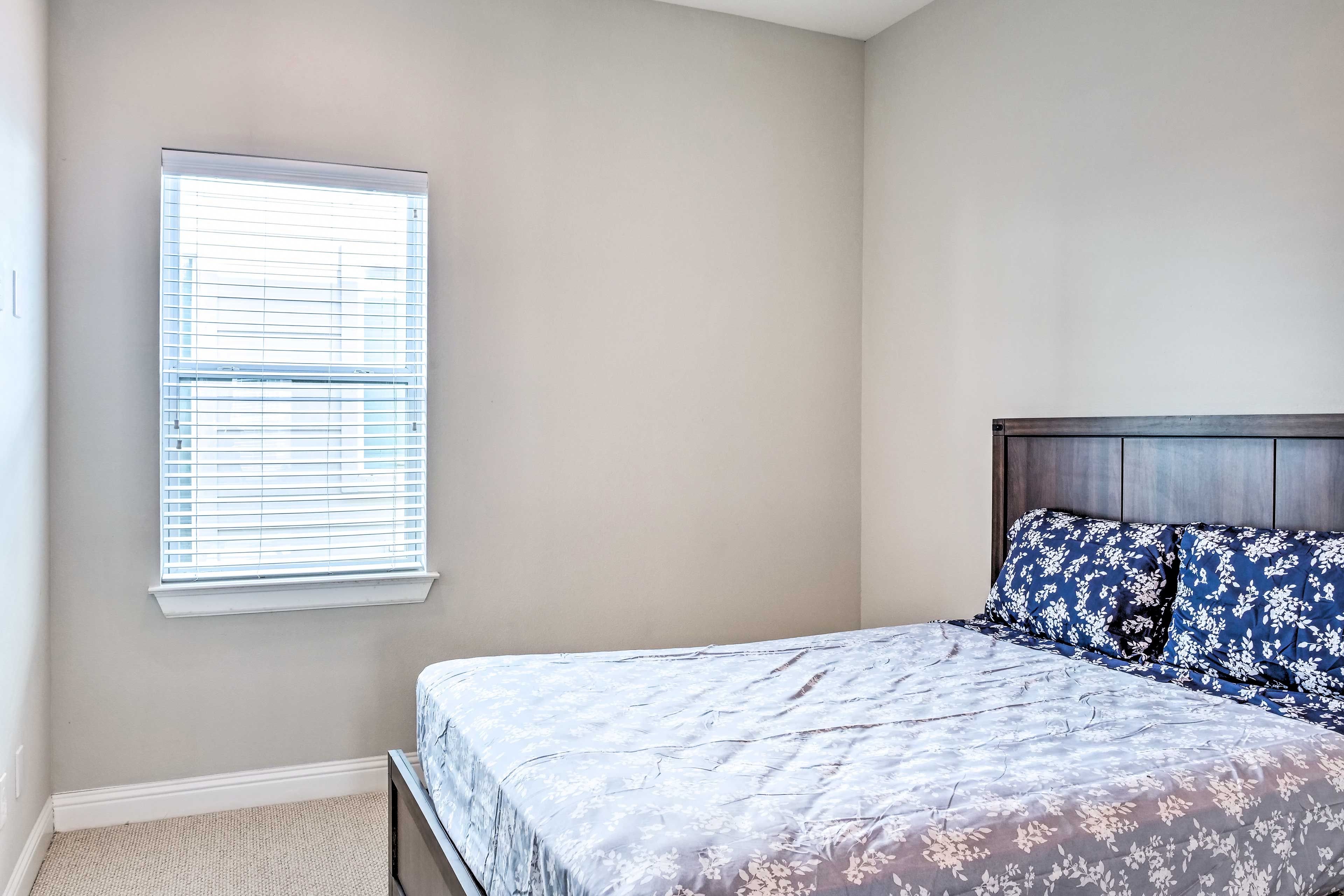 Bedroom 3 | Queen Bed