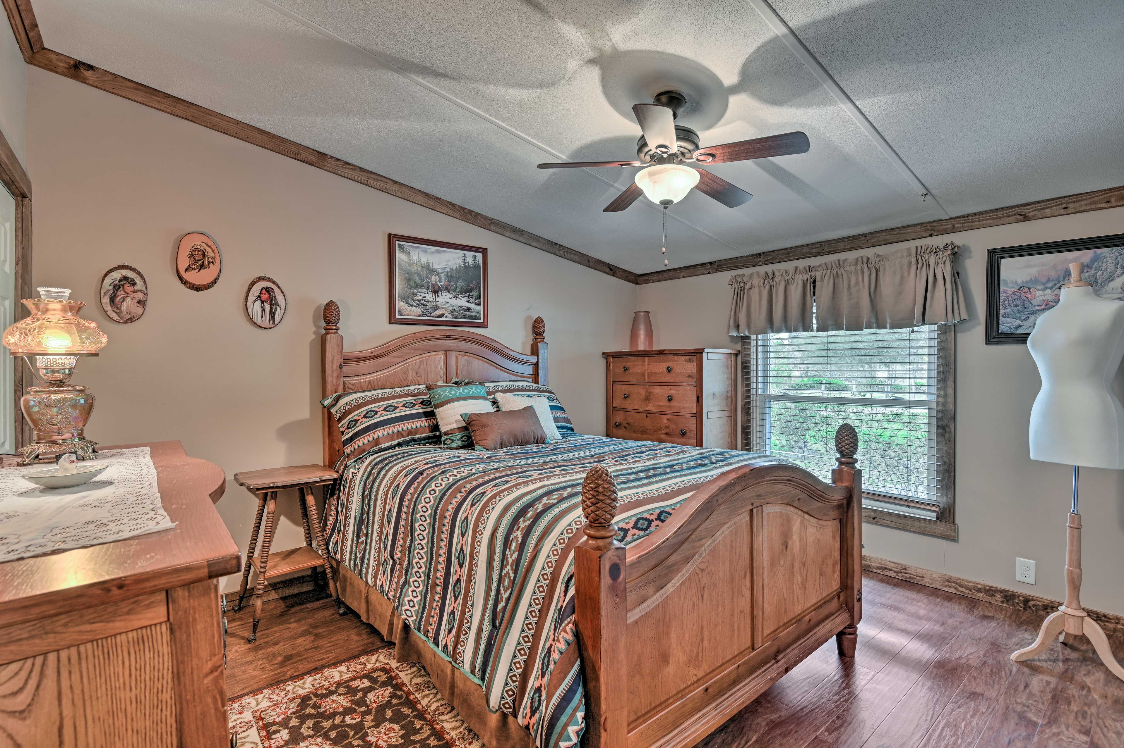 Bedroom 2 | Queen Bed