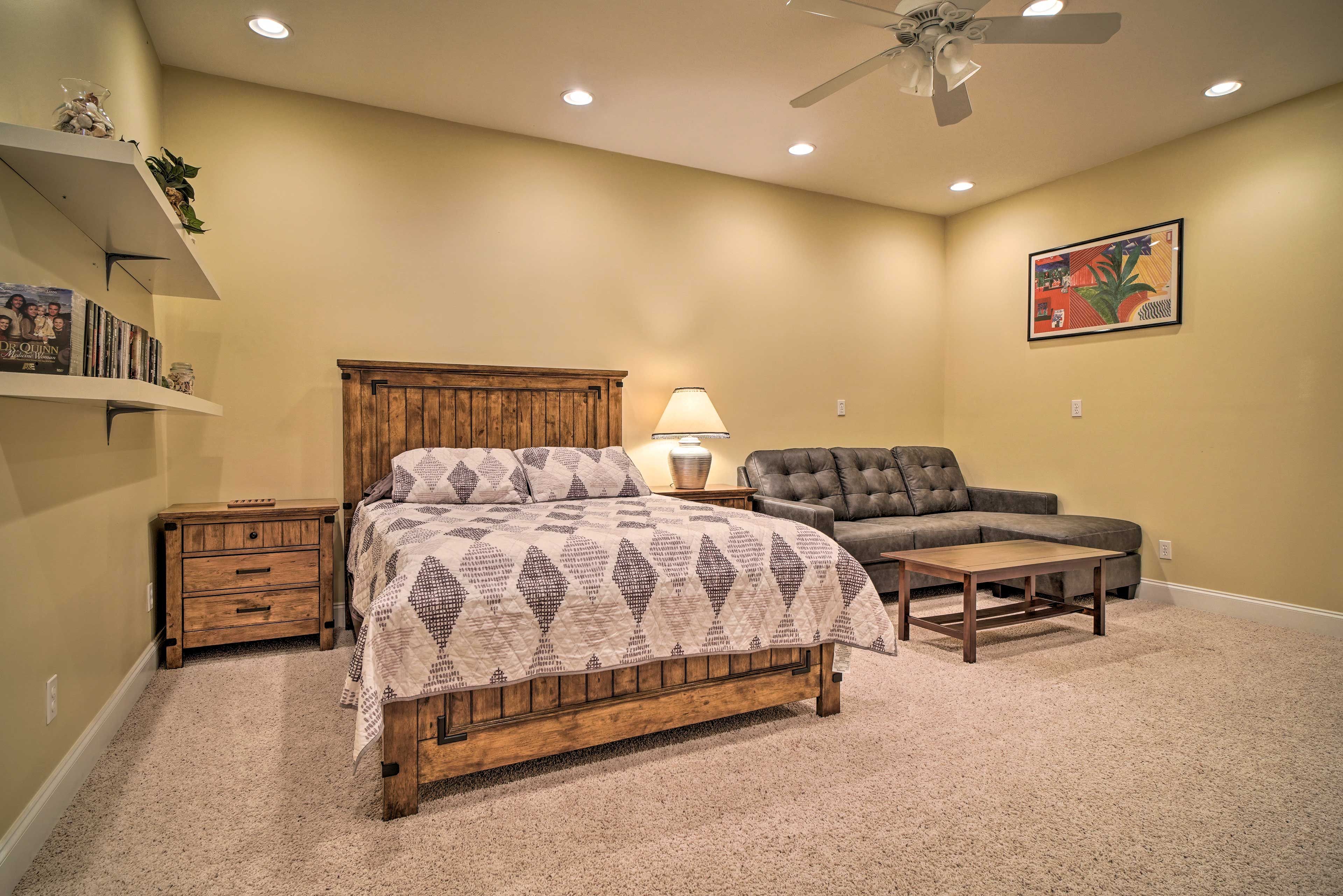 Bedroom 3 | Queen Bed