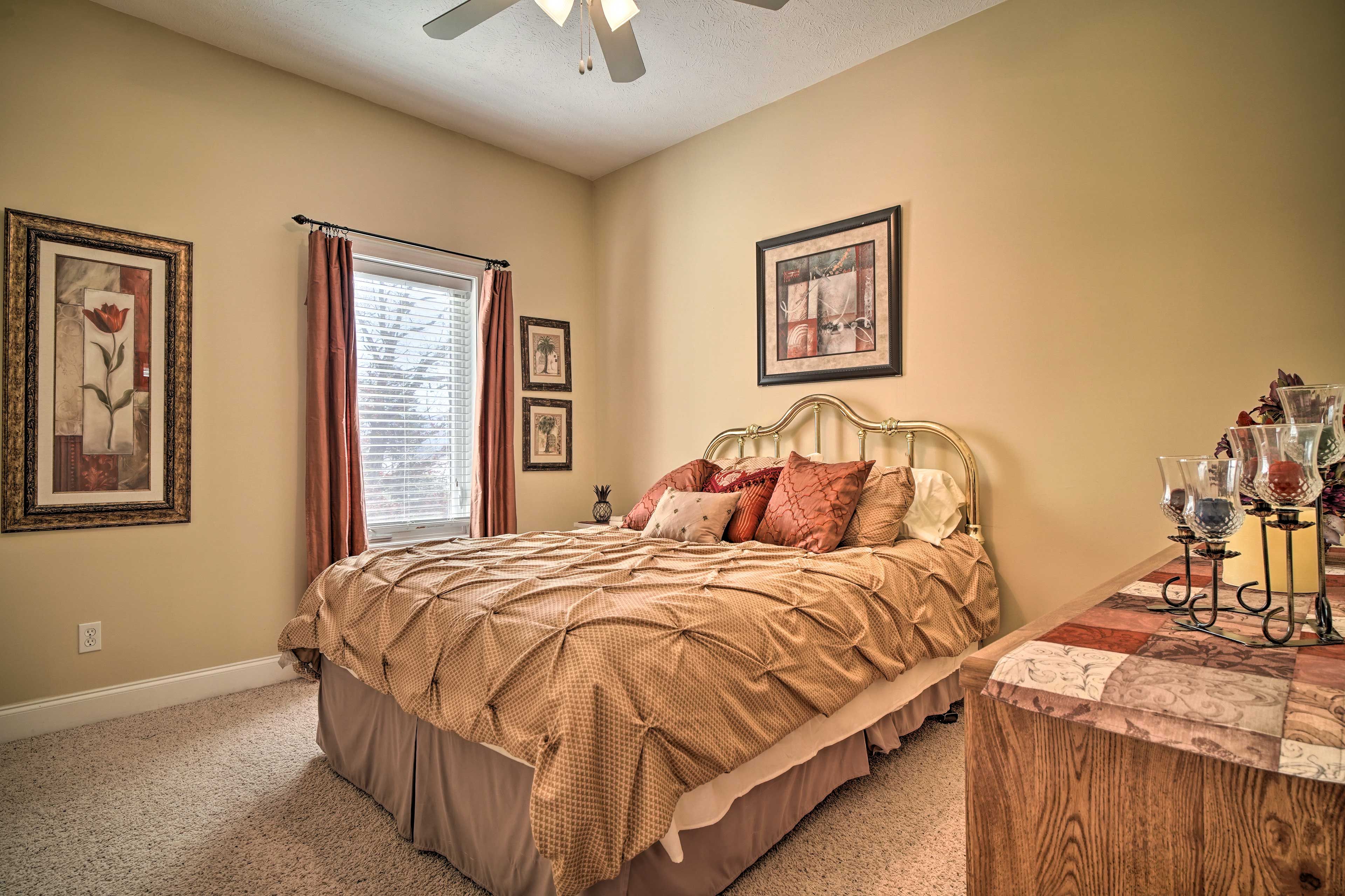 Bedroom 4 | Queen Bed