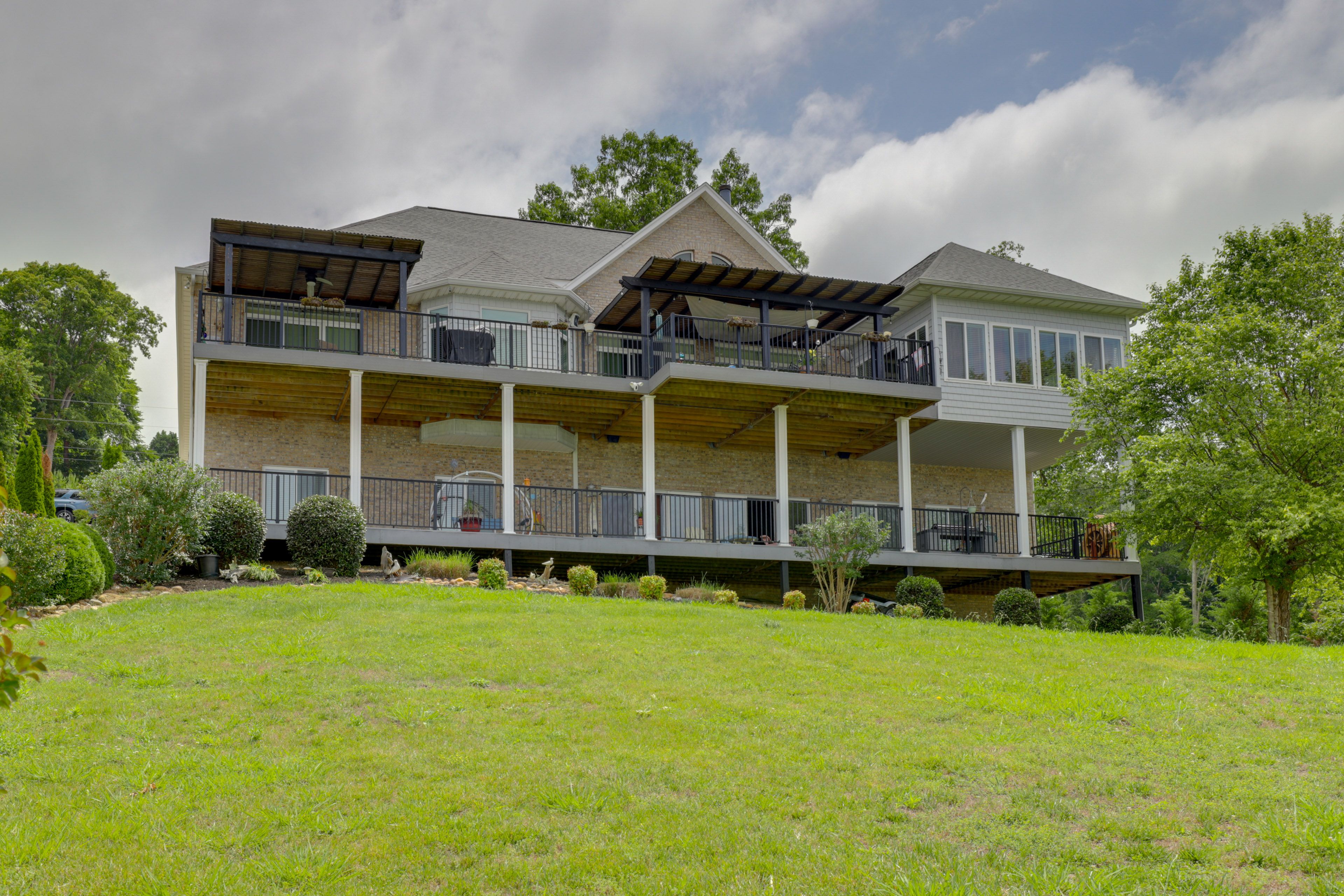 Exterior | Multi-Level Deck