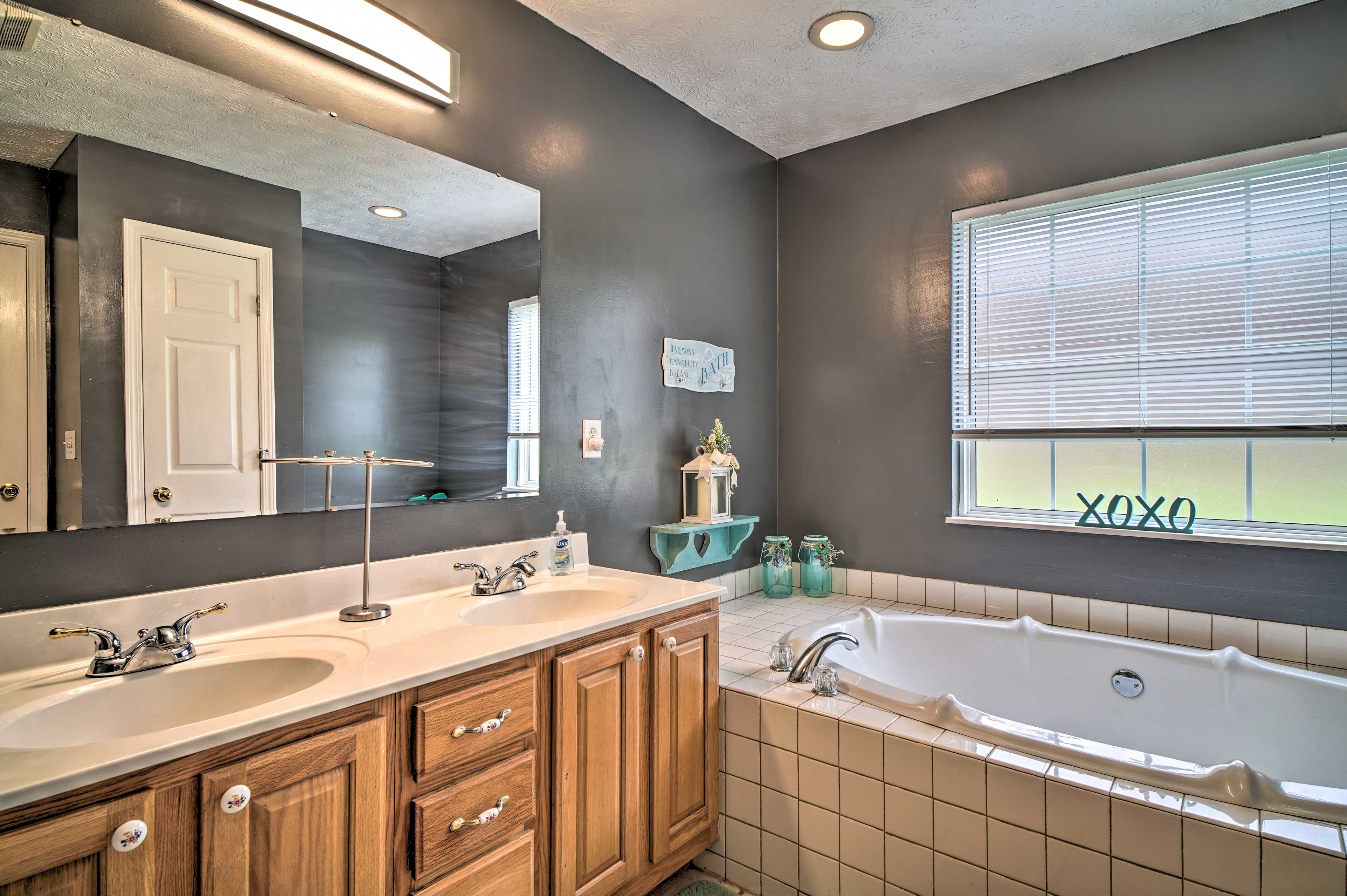 En-Suite Bathroom | Jetted Tub