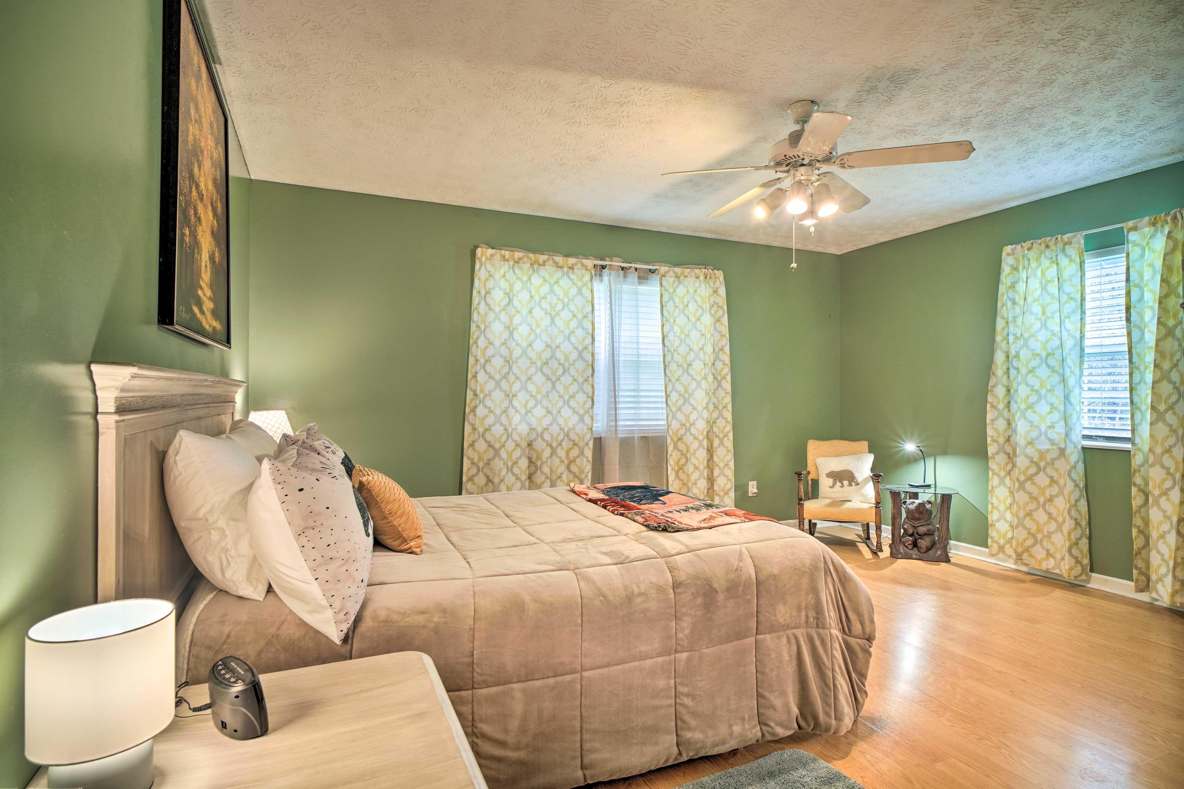Bedroom 2 | Queen Bed