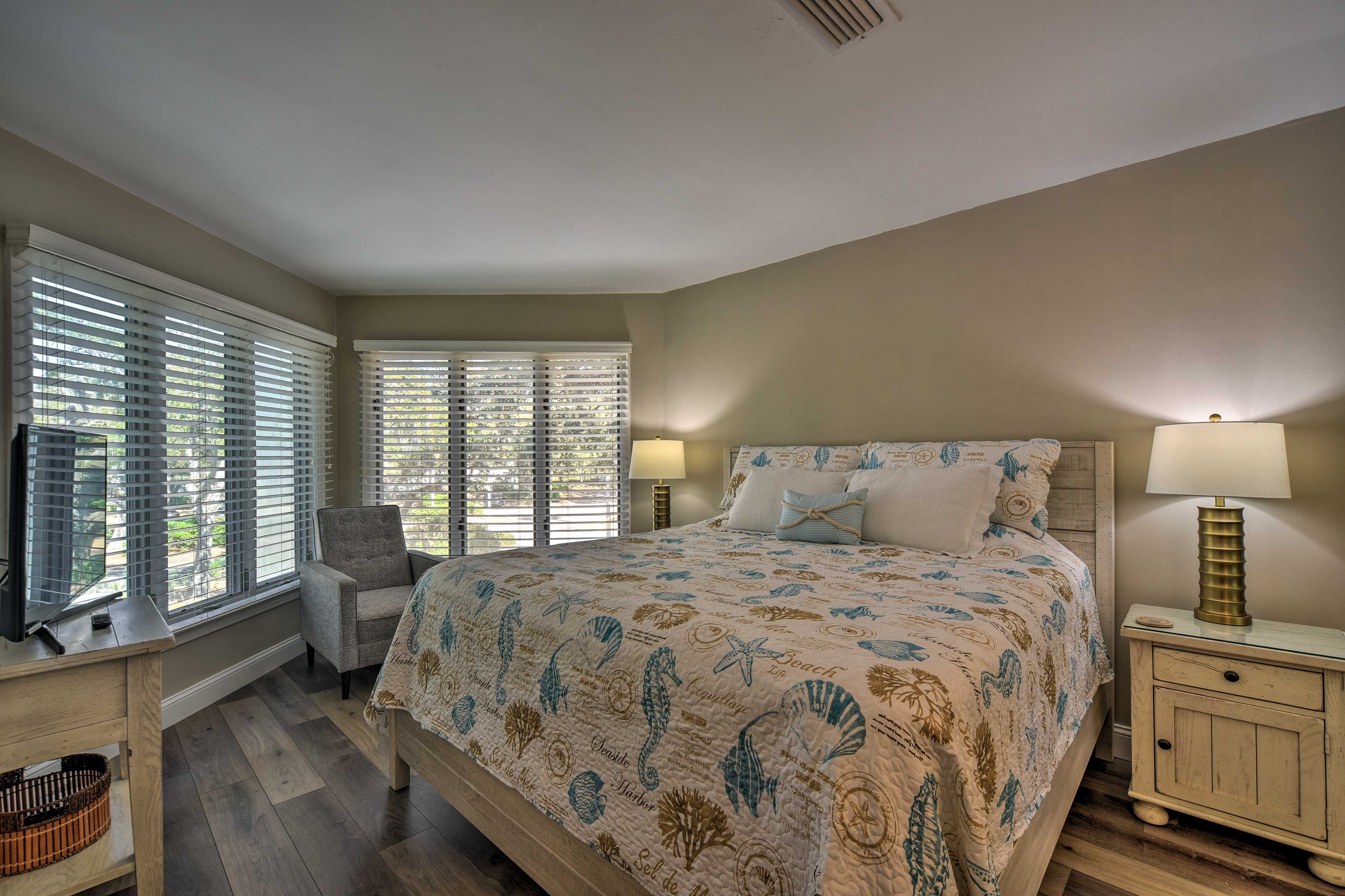 Bedroom | Main Level | King Bed