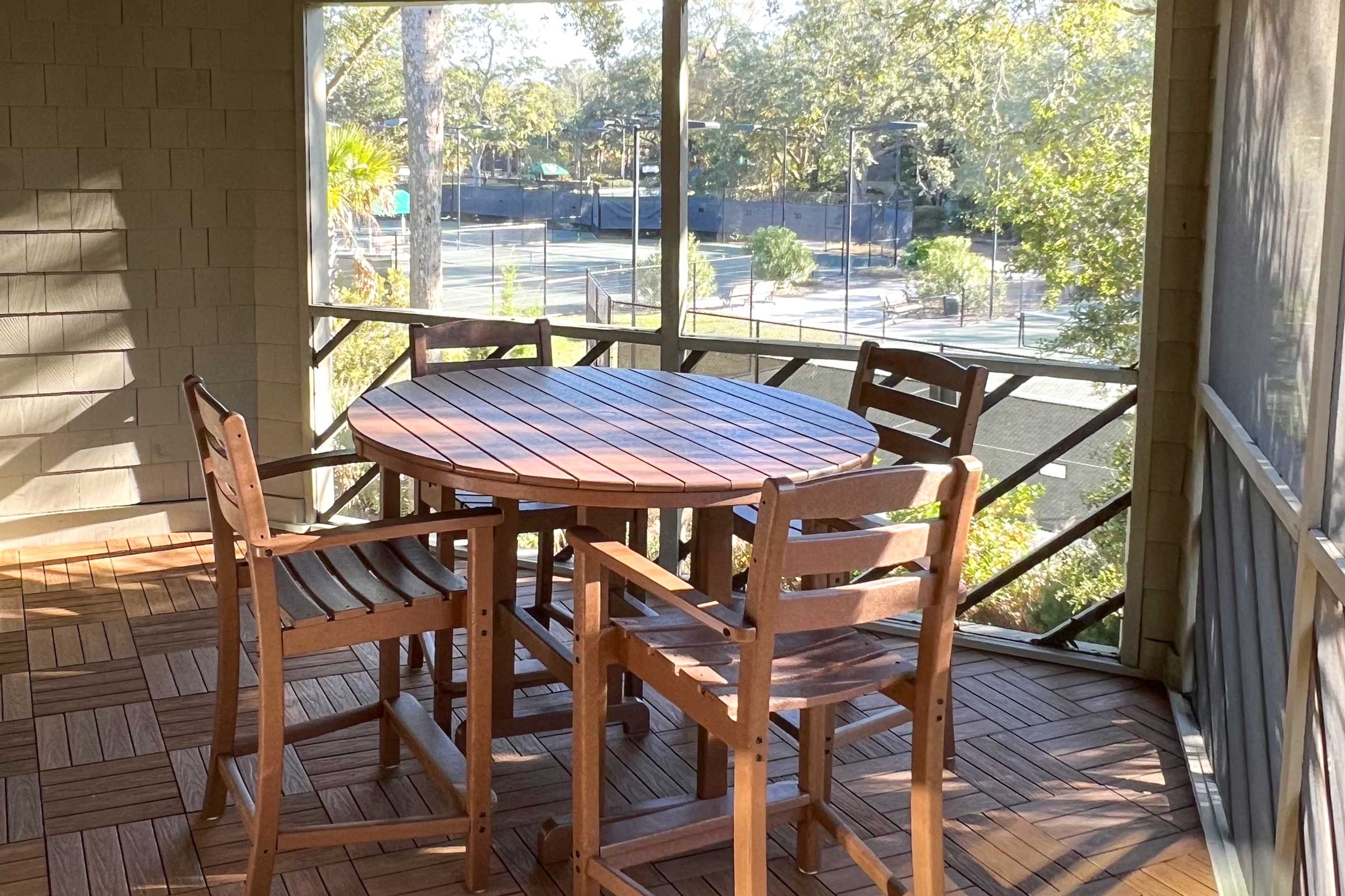 Screened Balcony | Dining Area