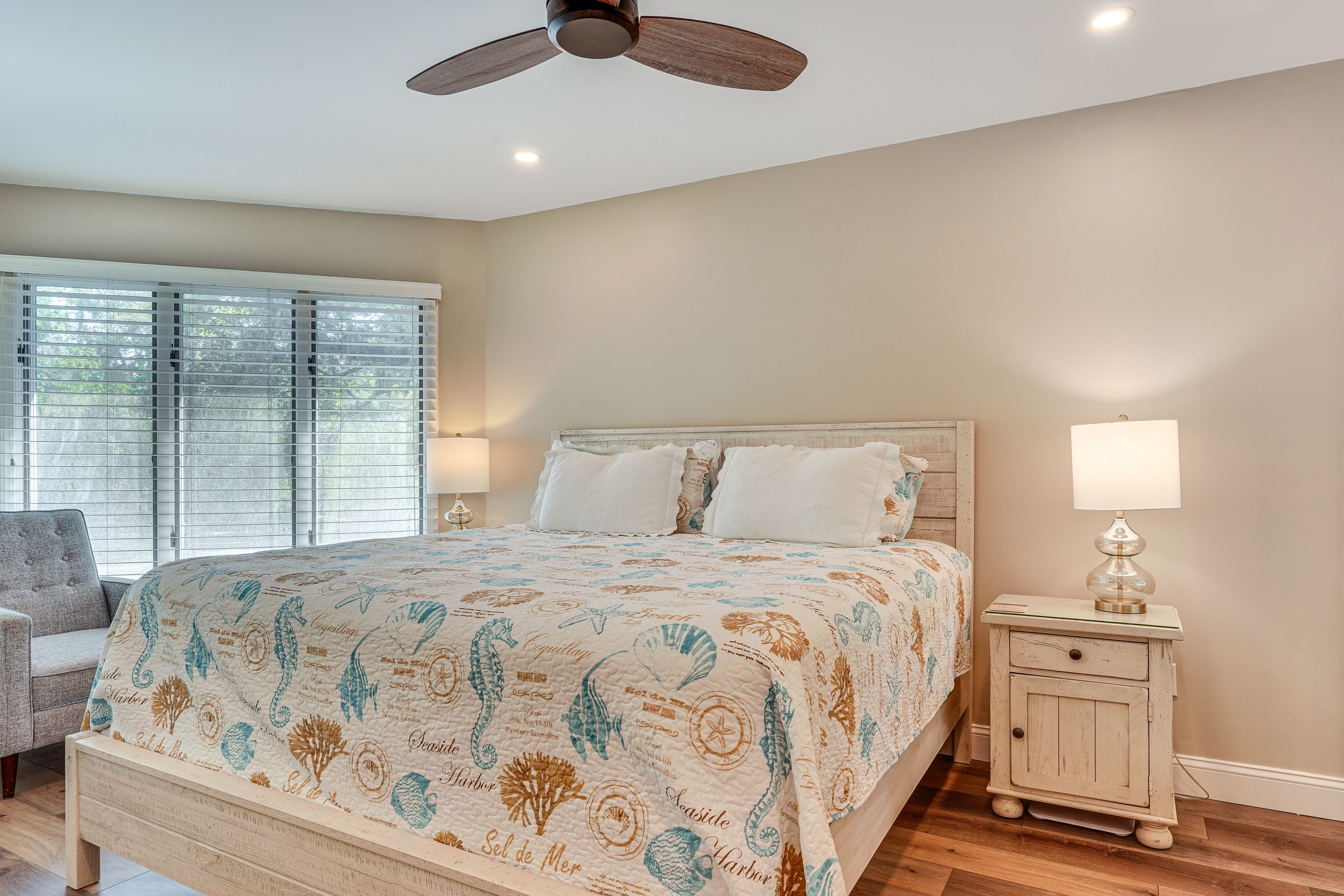 Bedroom | Main Level | King Bed | Linens Provided