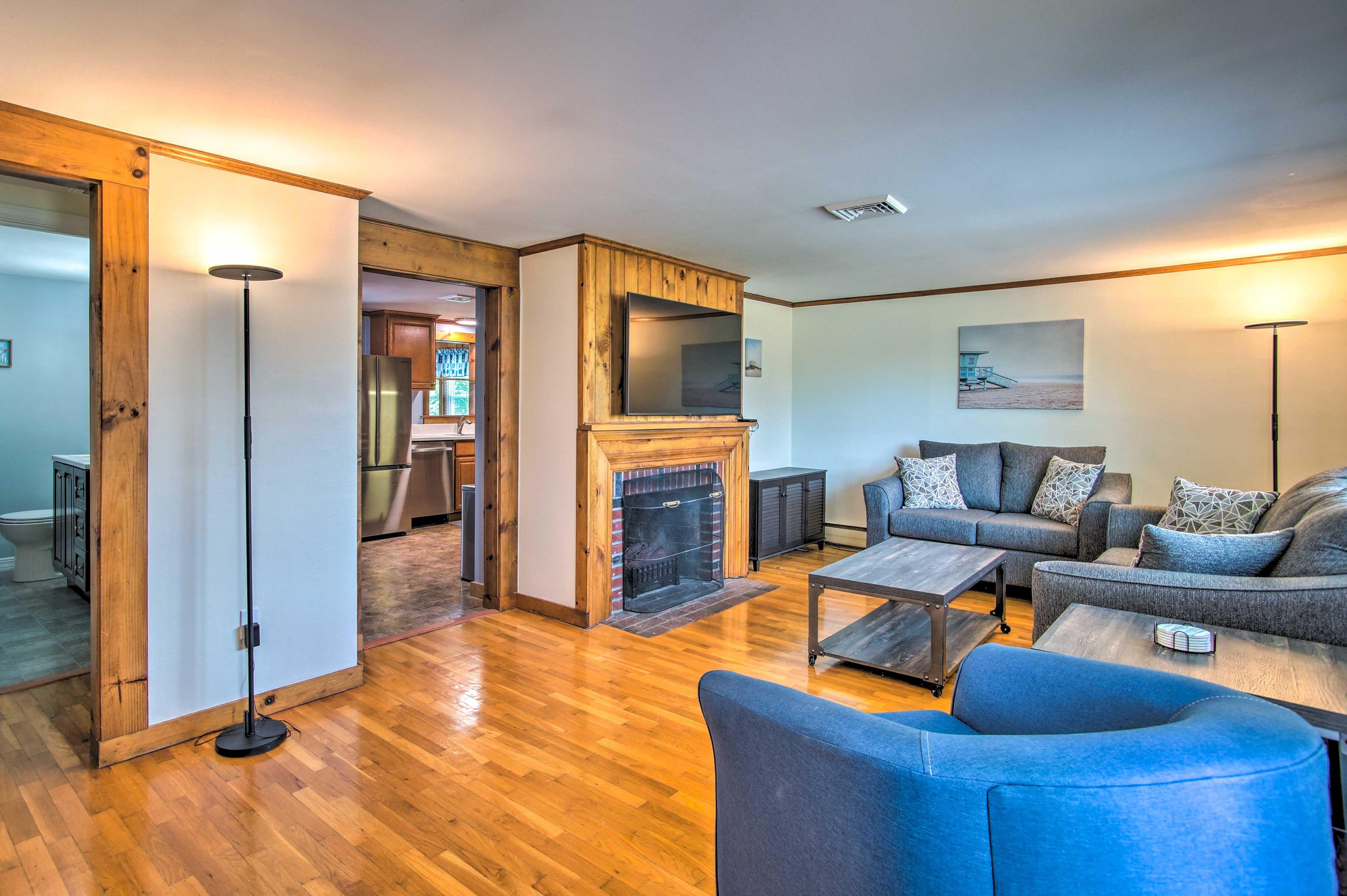Living Room | Smart TV | Central A/C | Board Games