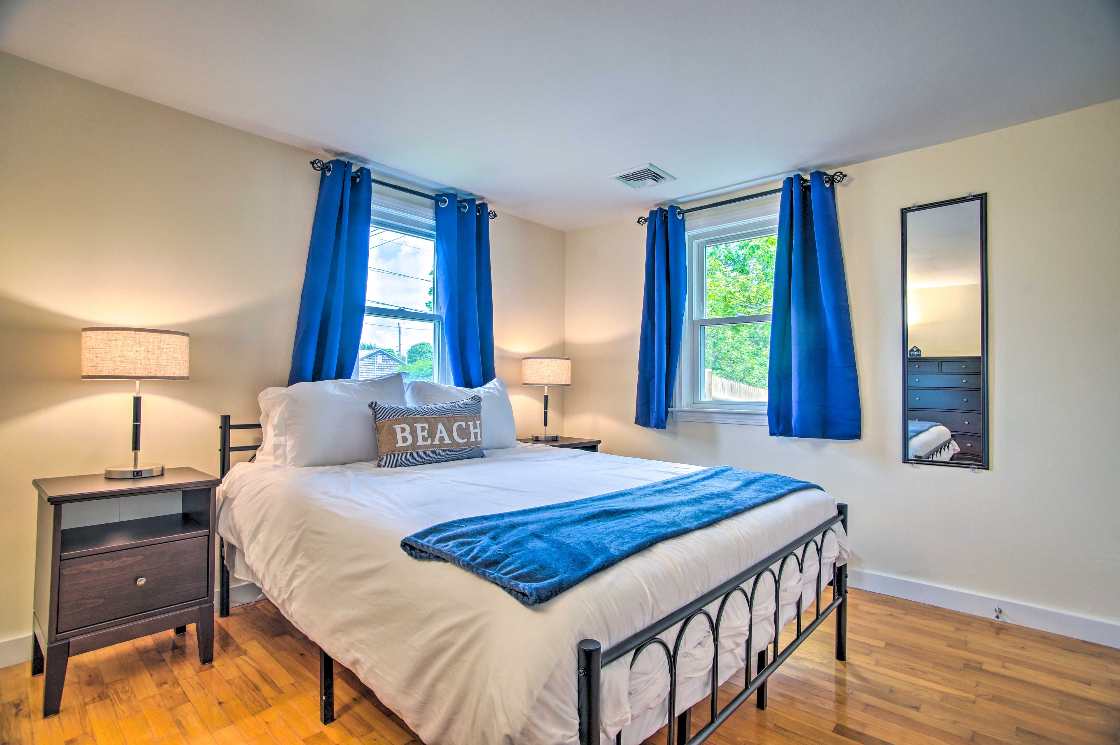 Bedroom 2 | Queen Bed | 1st Floor