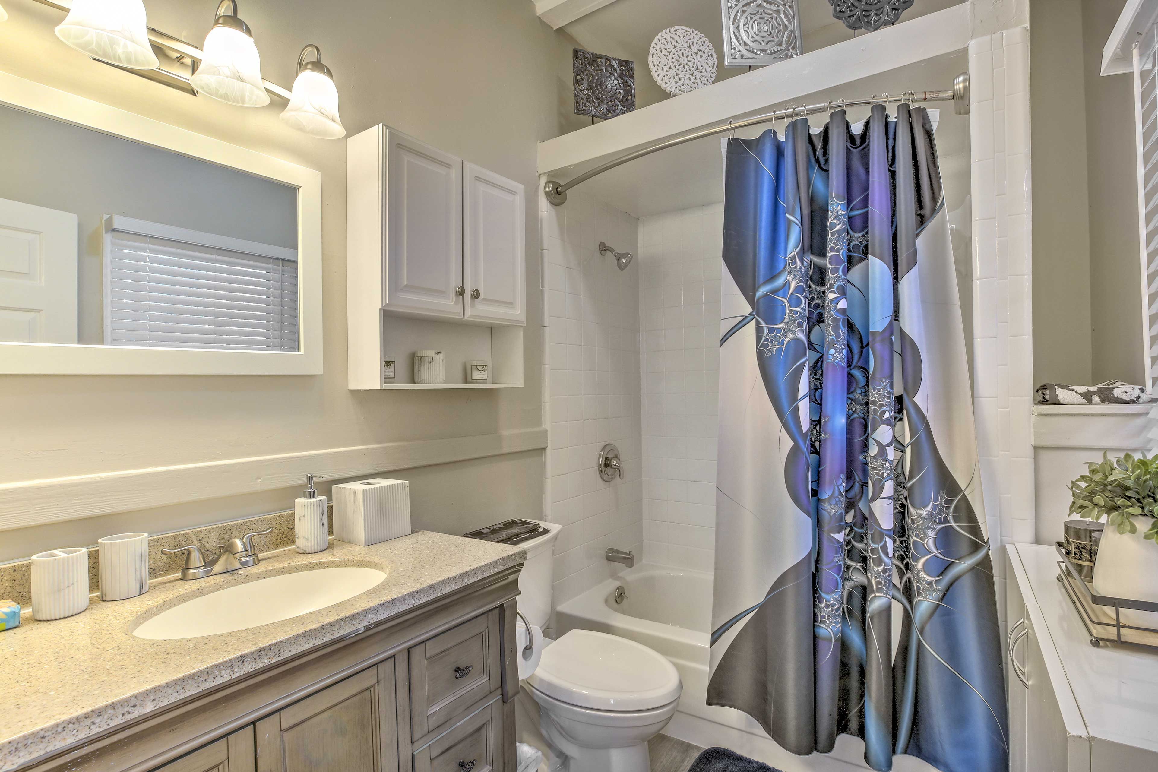 En-Suite Bathroom | Towels Provided | Complimentary Toiletries | Hair Dryer