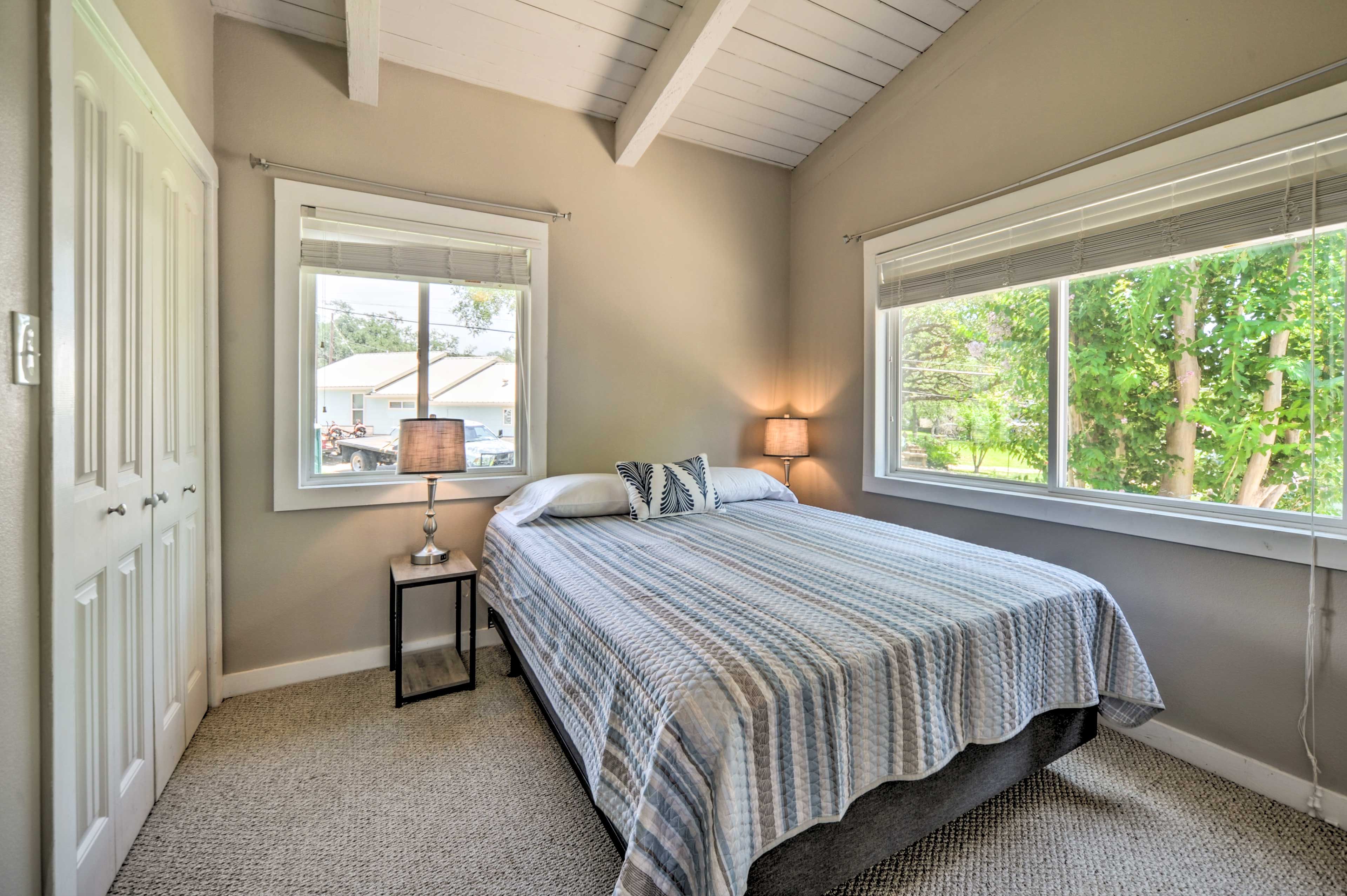 Bedroom 2 | Queen Bed