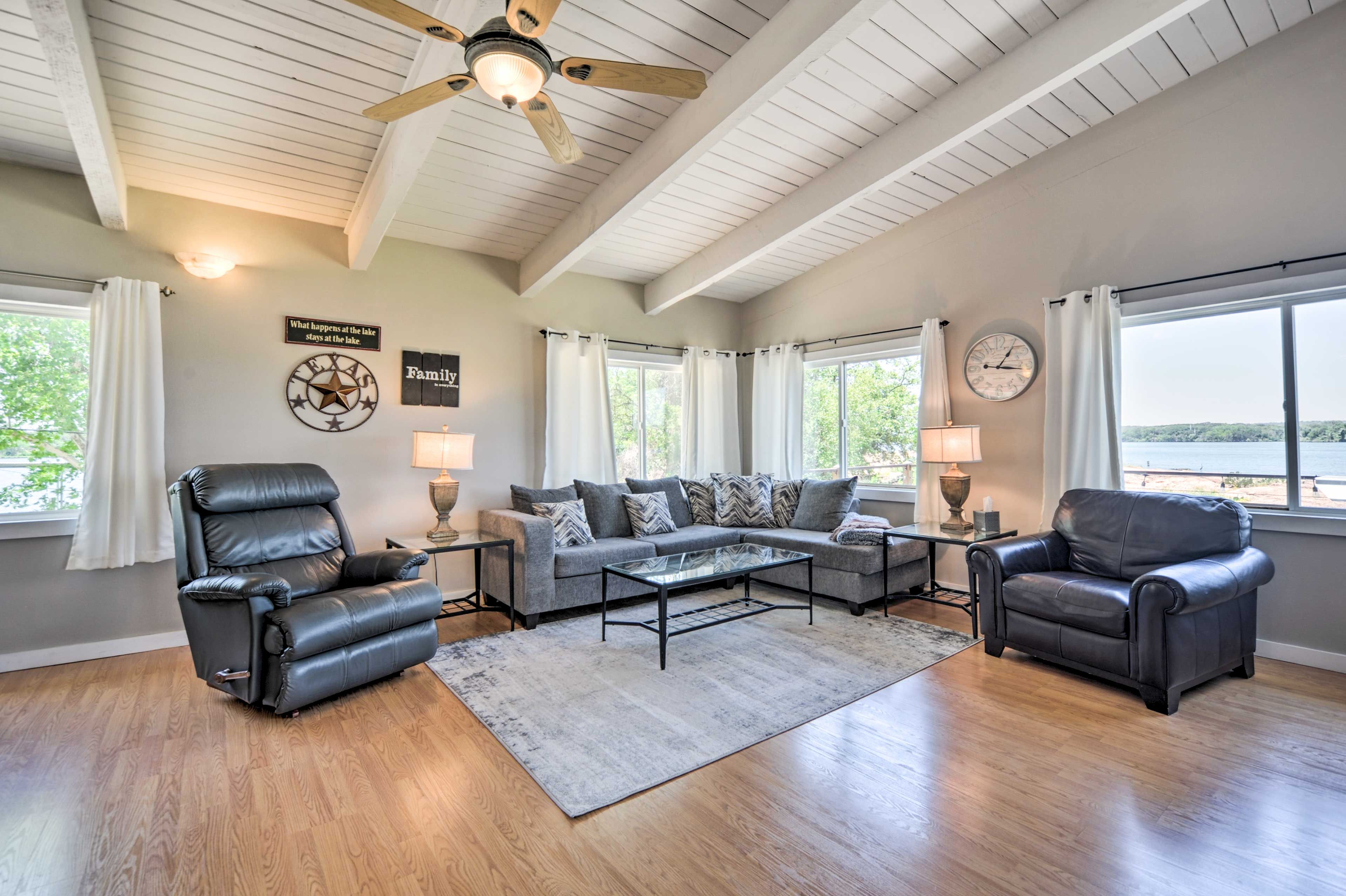 Living Room | Free WiFi | Central A/C