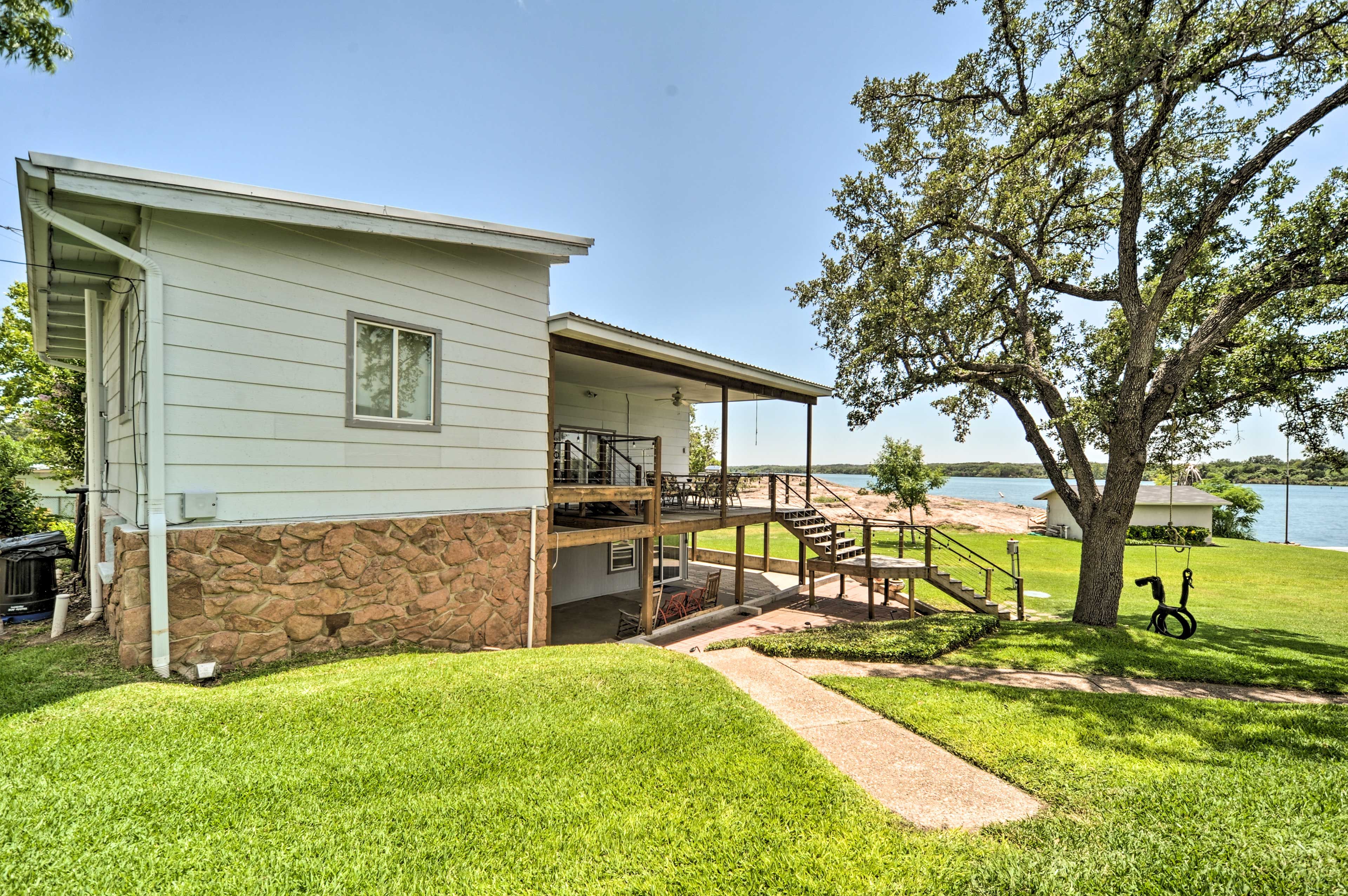 Backyard | 1 Exterior Security Camera