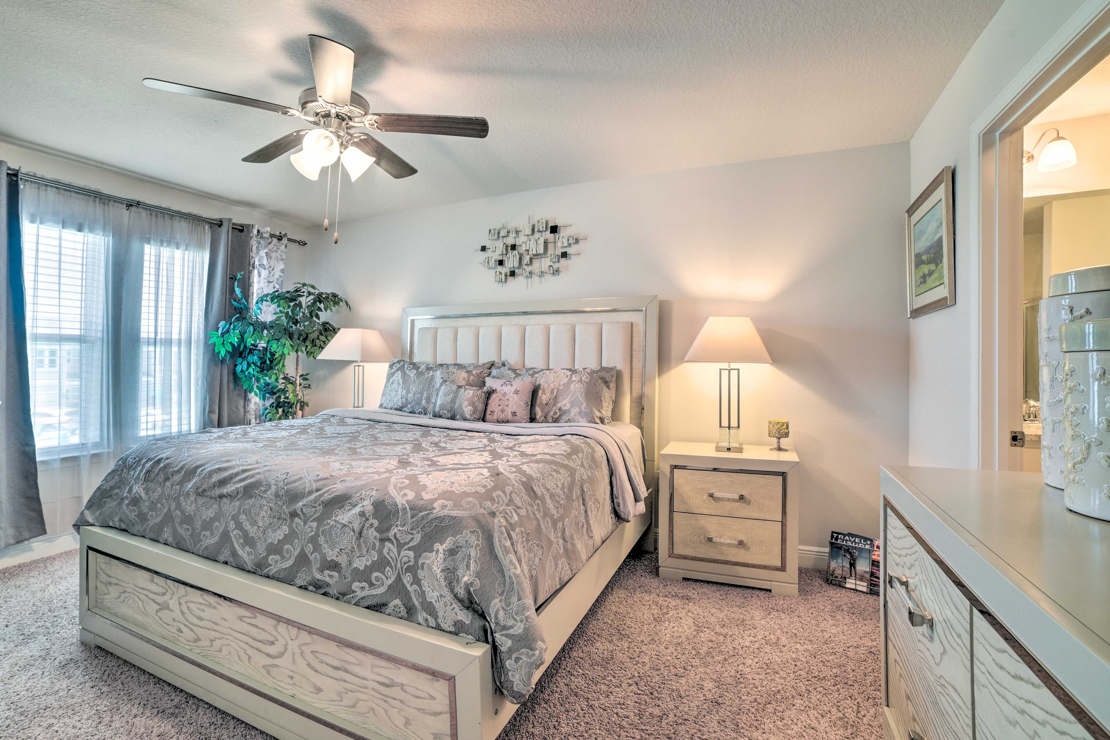 Bedroom 1 | King Bed