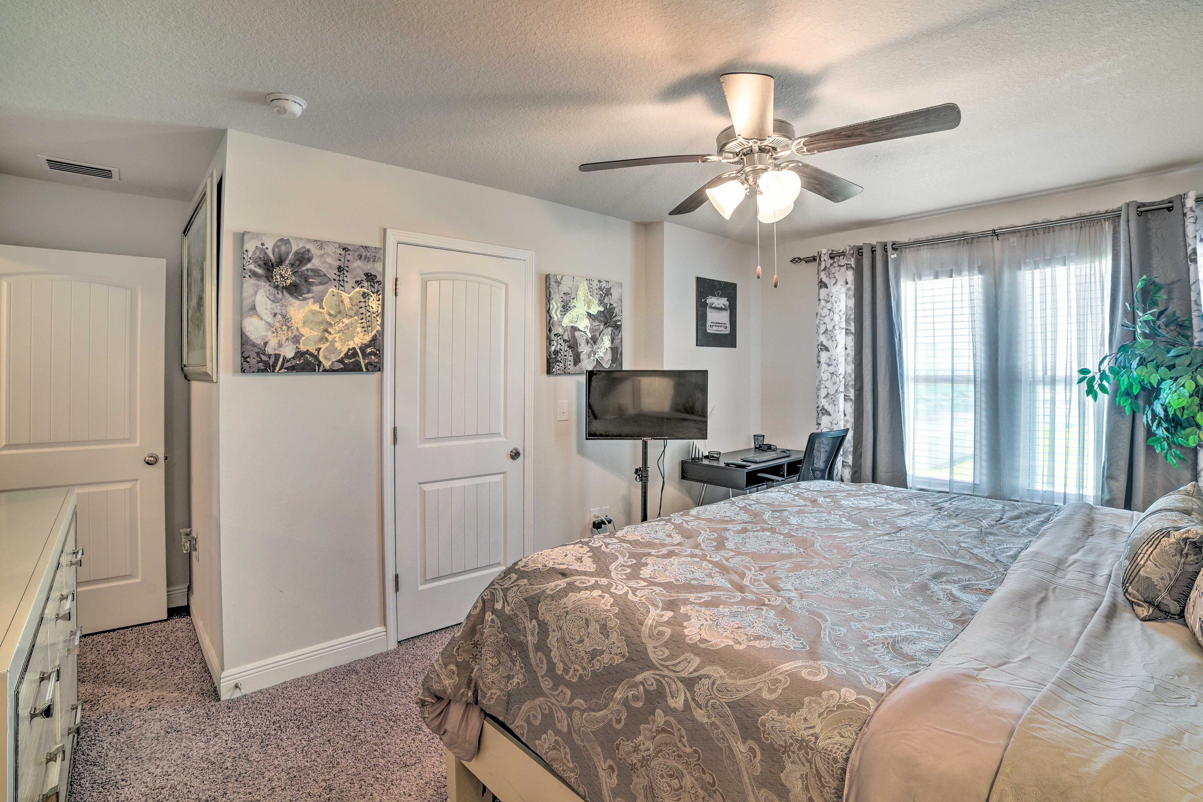 Bedroom 1 | Linens Provided