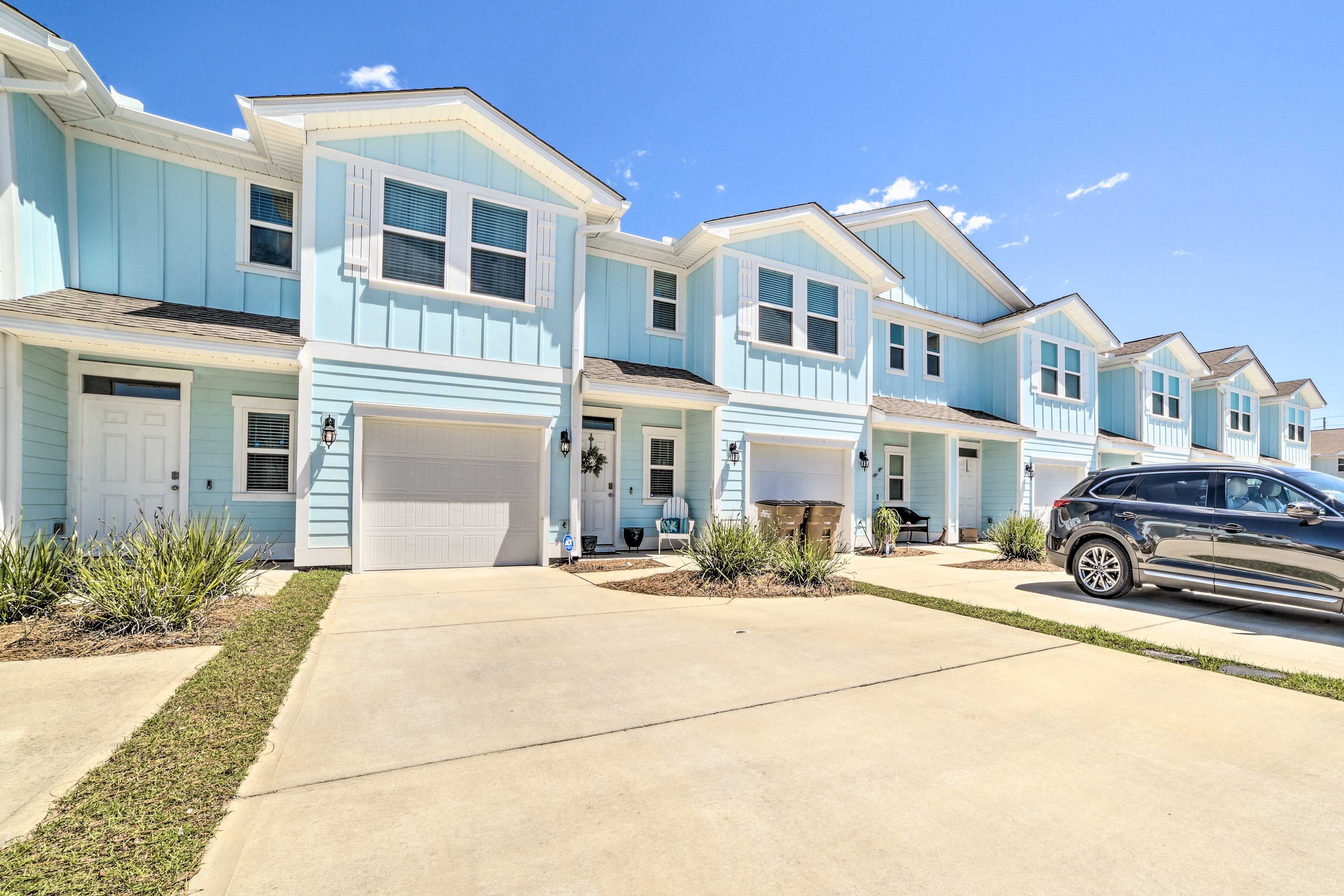 Parking | Driveway (4 Vehicles) | Garage (1 Vehicle)